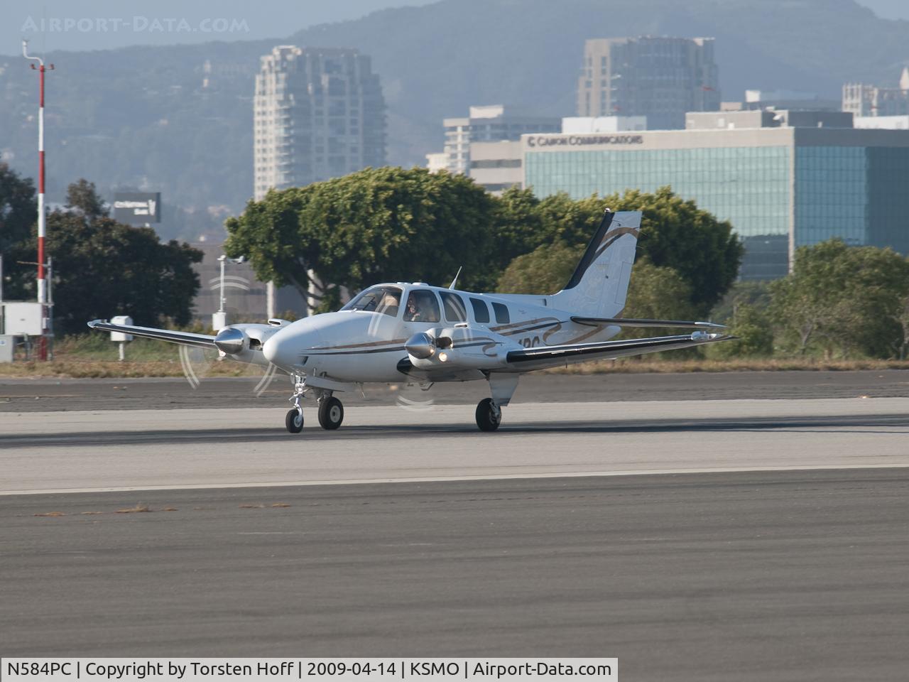 N584PC, 2007 Hawker Beechcraft Corp G58 Baron C/N TH-2211, N584PC departing from RWY 21