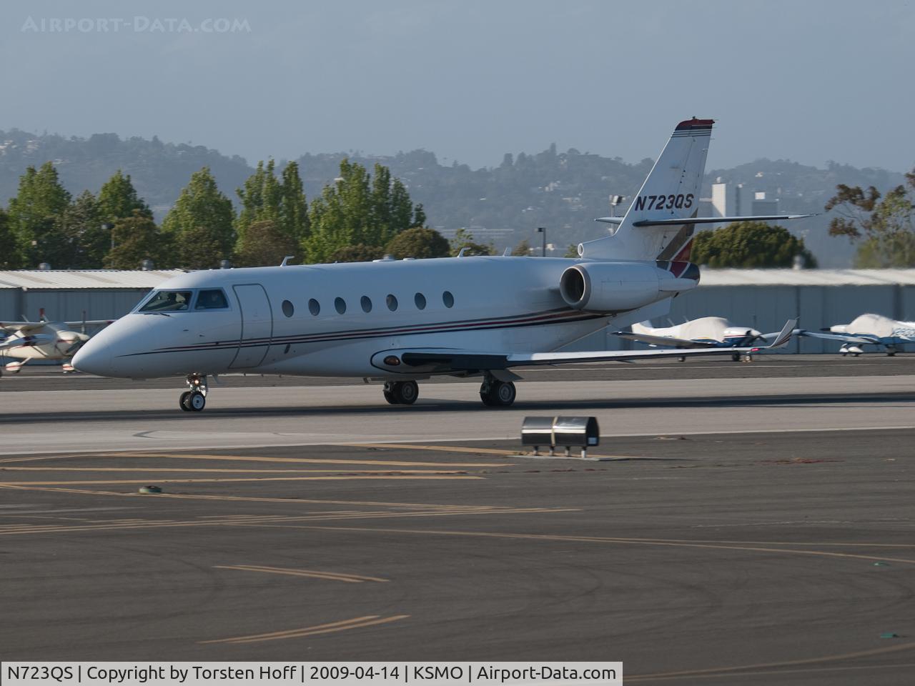 N723QS, 2004 Israel Aircraft Industries Gulfstream 200 C/N 099, N723QS departing from RWY 21