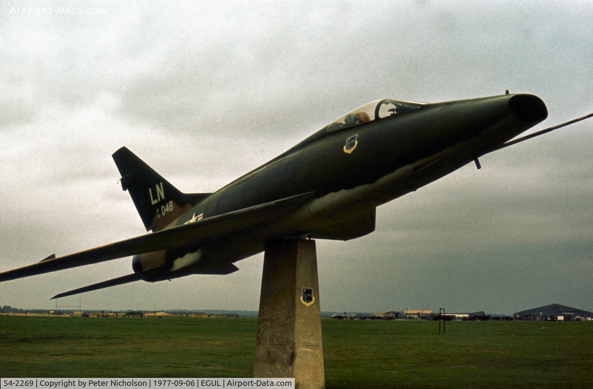 54-2269, North American F-100D Super Sabre C/N 223-149, Ex-French Air Force F-100D marked as 54-0048 as gate guardian at RAF Lakenheath in 1977.