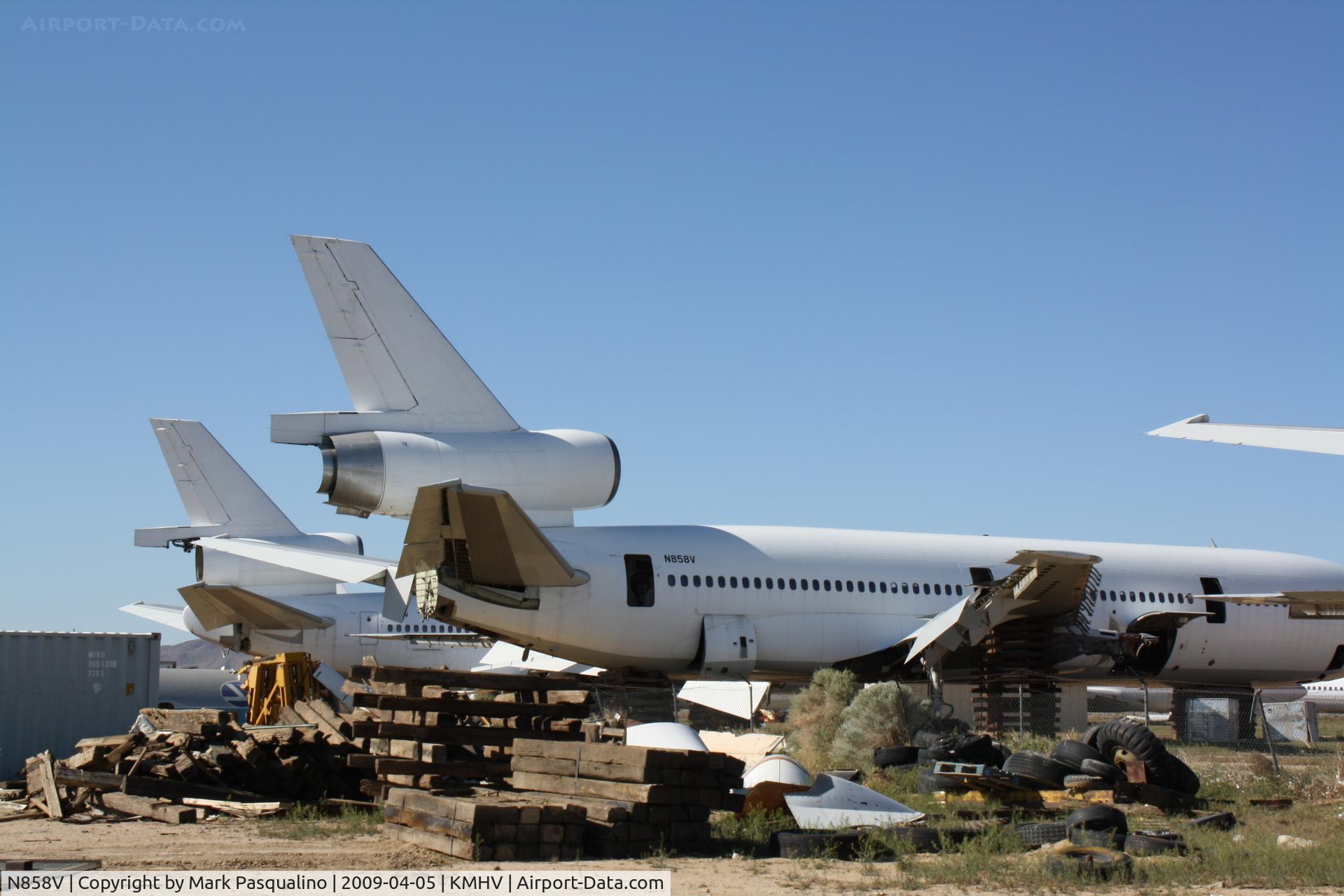 N858V, Douglas DC-10-40 C/N 48301, DC-10-40