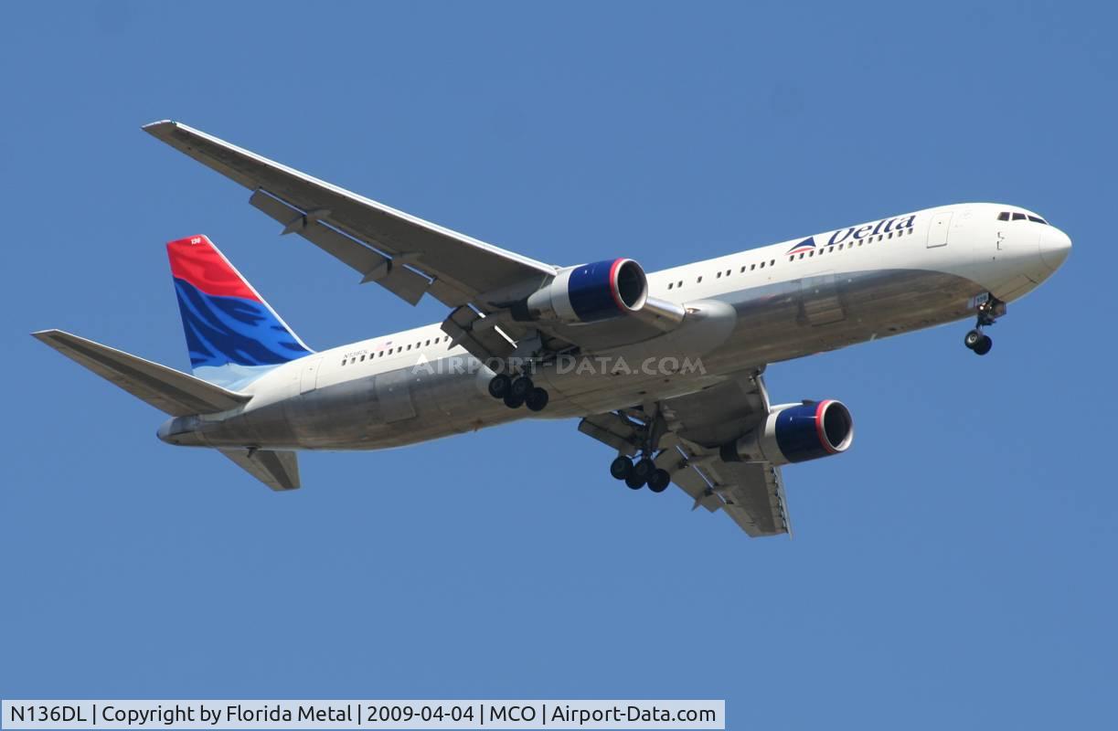 N136DL, 1991 Boeing 767-332 C/N 25146, Delta 767-300