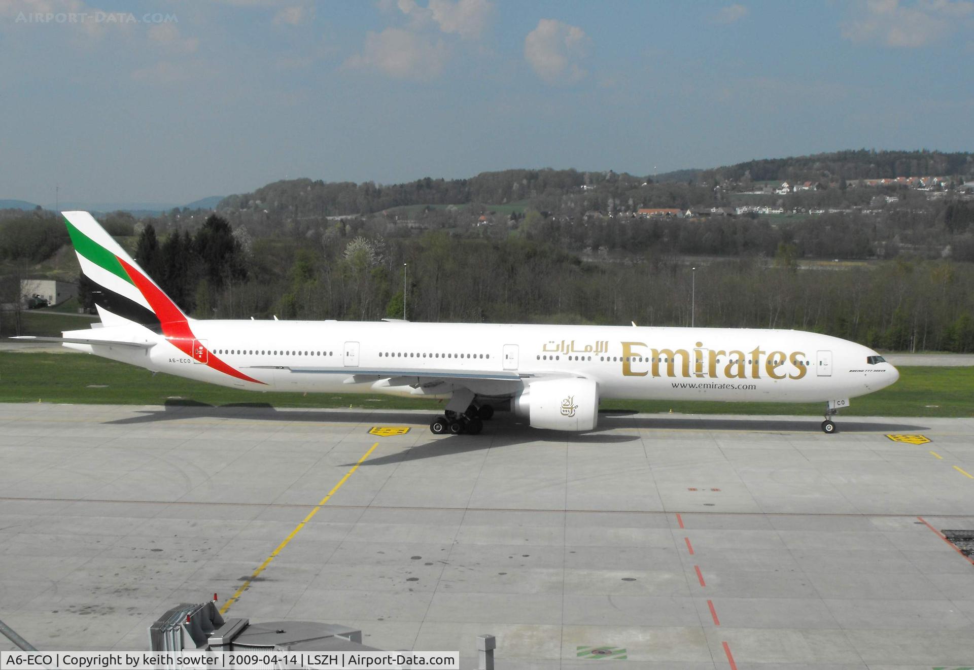 A6-ECO, 2009 Boeing 777-36N/ER C/N 37706, Taken from the excellent Viewing Deck 
