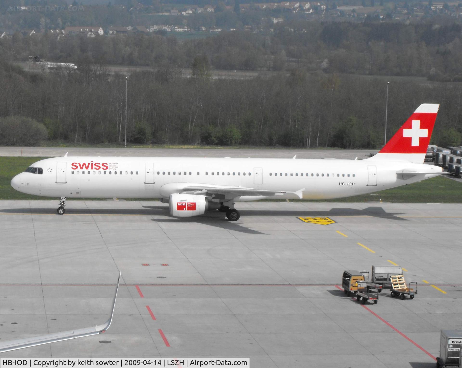 HB-IOD, 1995 Airbus A321-111 C/N 522, Taken from the excellent Viewing Deck 