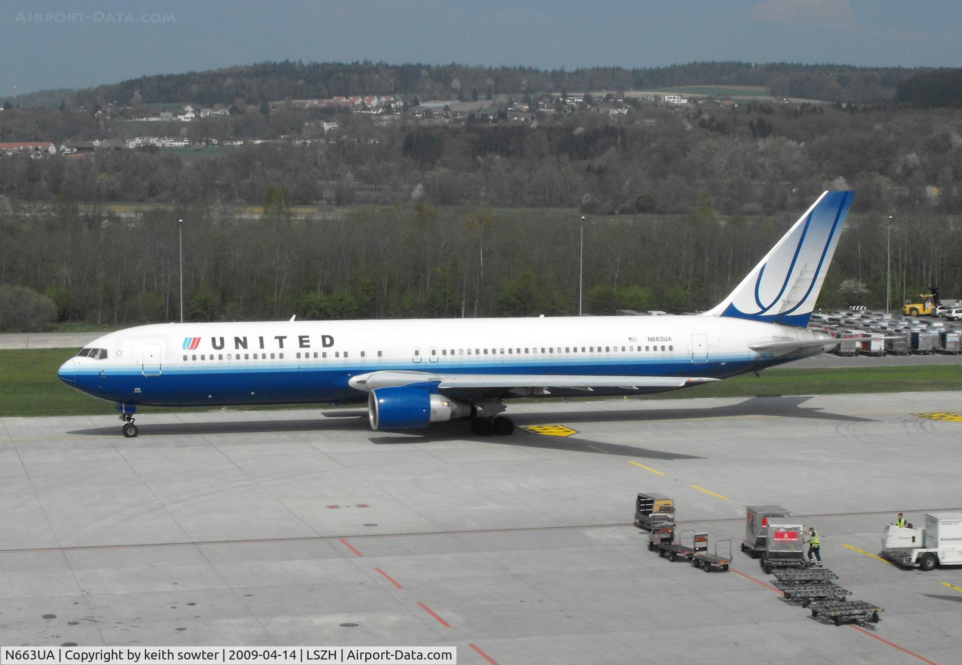 N663UA, 1993 Boeing 767-322 C/N 27160, Taken from the excellent Viewing Deck 