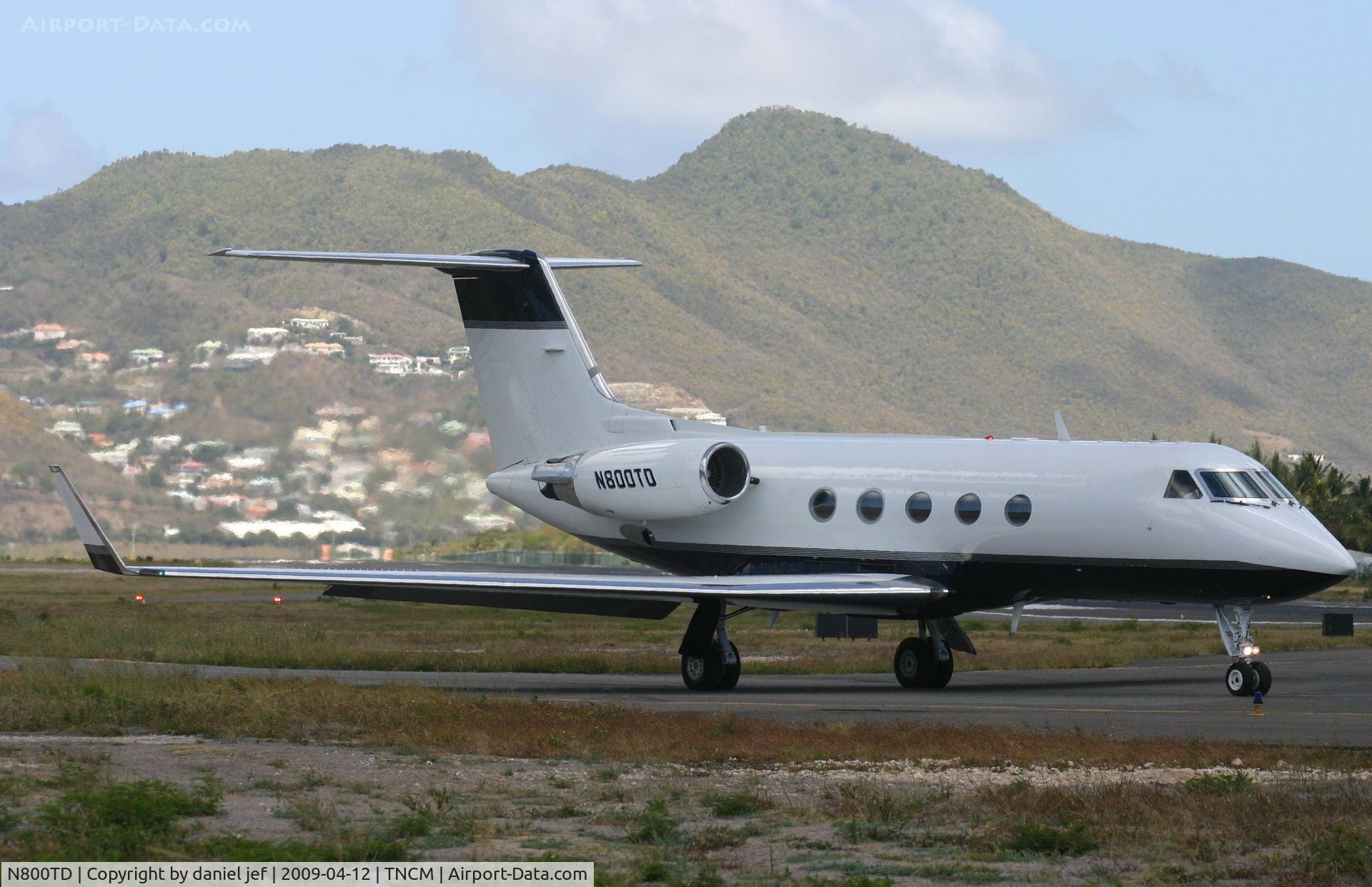 N800TD, 1991 Gulfstream American G-1159A Gulfstream III C/N 452, taxing runway 10