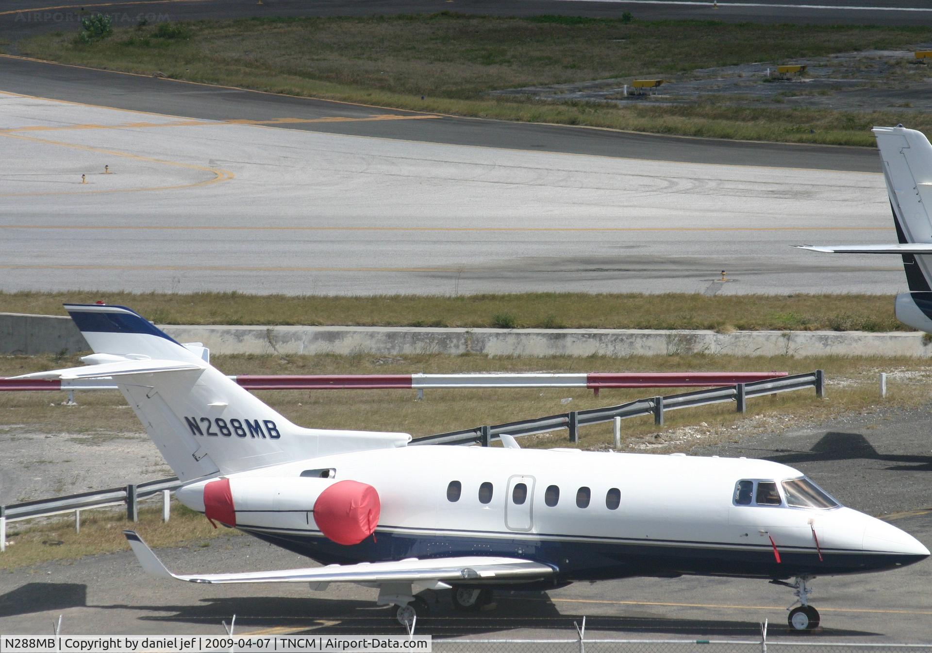 N288MB, 2008 Hawker Beechcraft 900XP C/N HA-0063, park at the cargo ramp