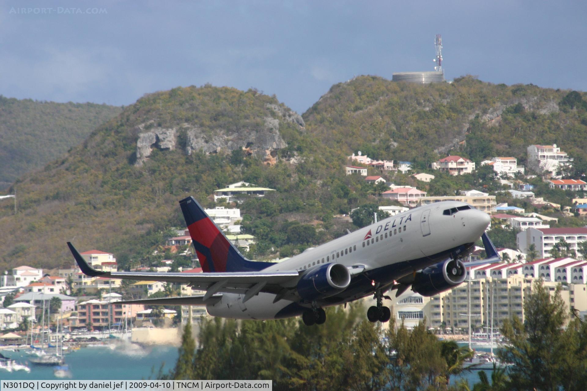 N301DQ, 2008 Boeing 737-732 C/N 29687, taking off