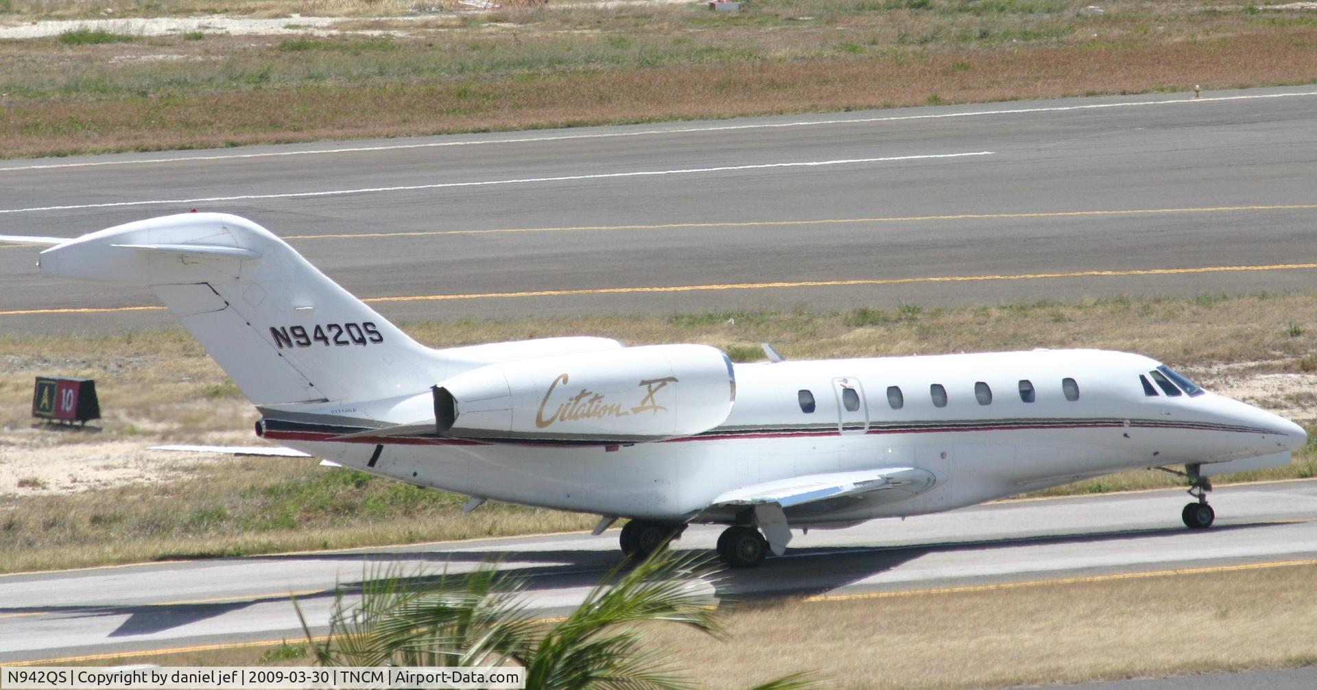 N942QS, 1997 Cessna 750 Citation X C/N 750-0024, taxing runway 10