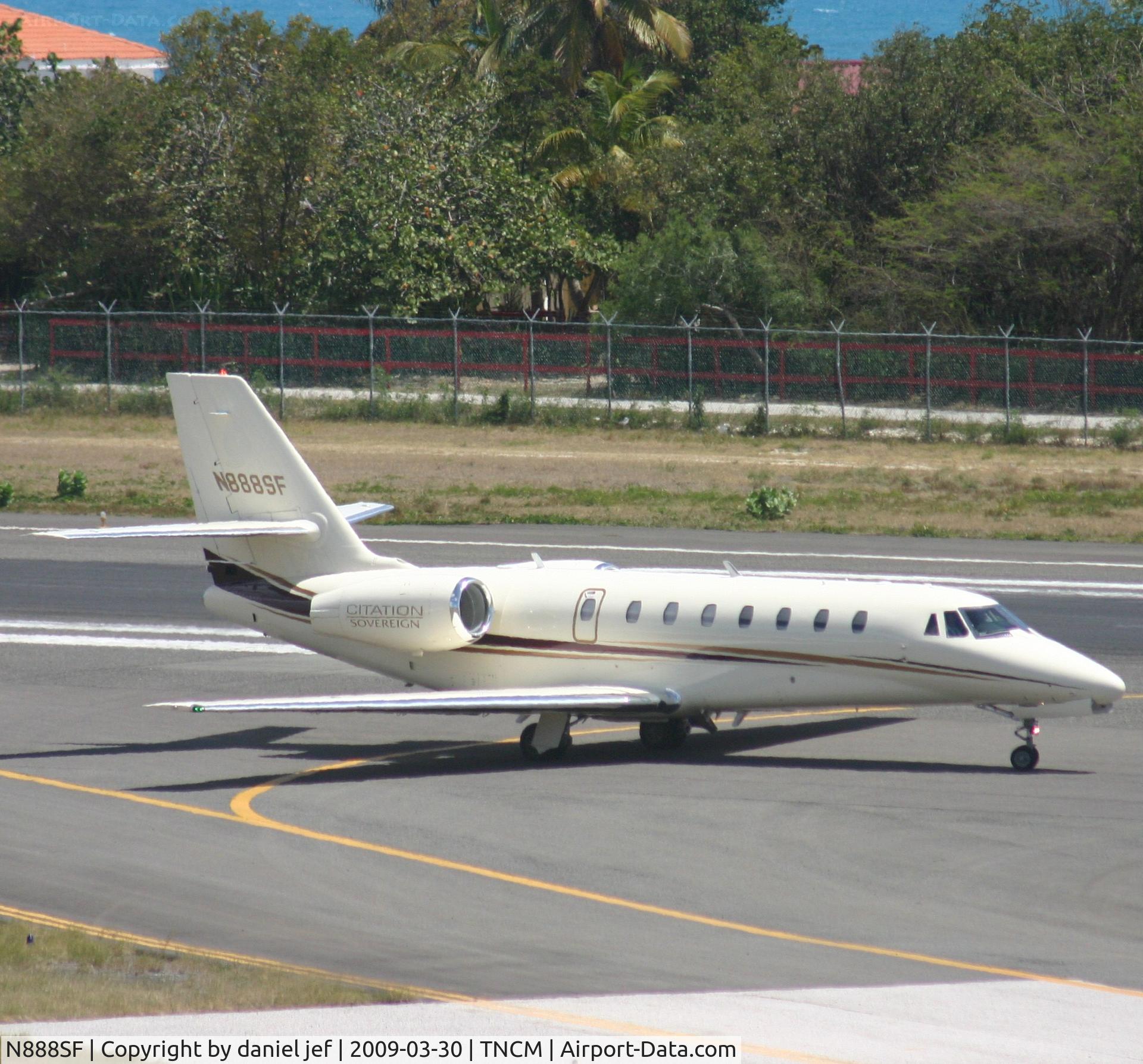 N888SF, 2007 Cessna 680 Citation Sovereign C/N 680-0154, taxing runway 10