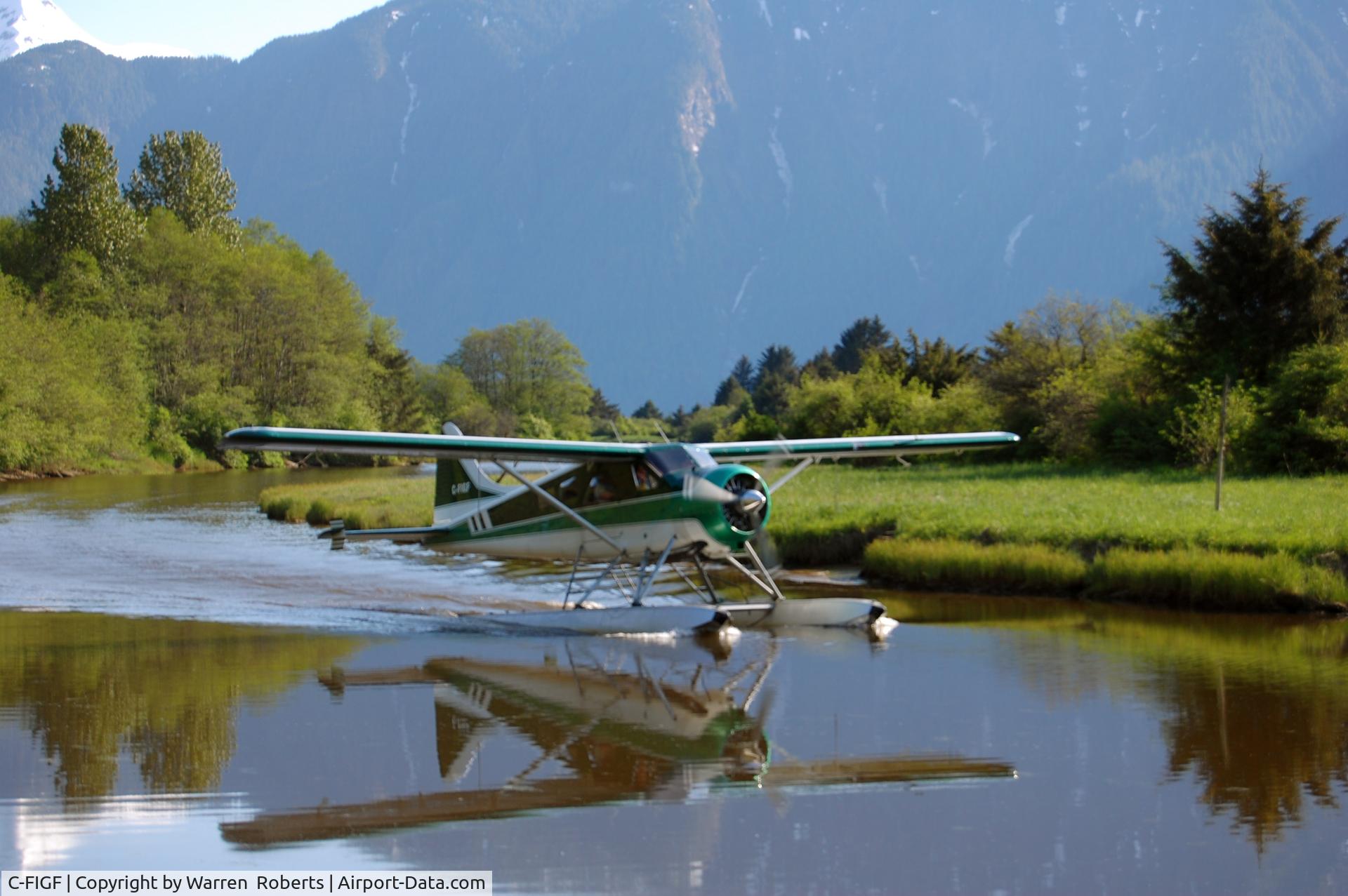 C-FIGF, 1956 De Havilland Canada DHC-2 Beaver Mk.1 C/N 834, Taxiing to dock in Knights Inlet