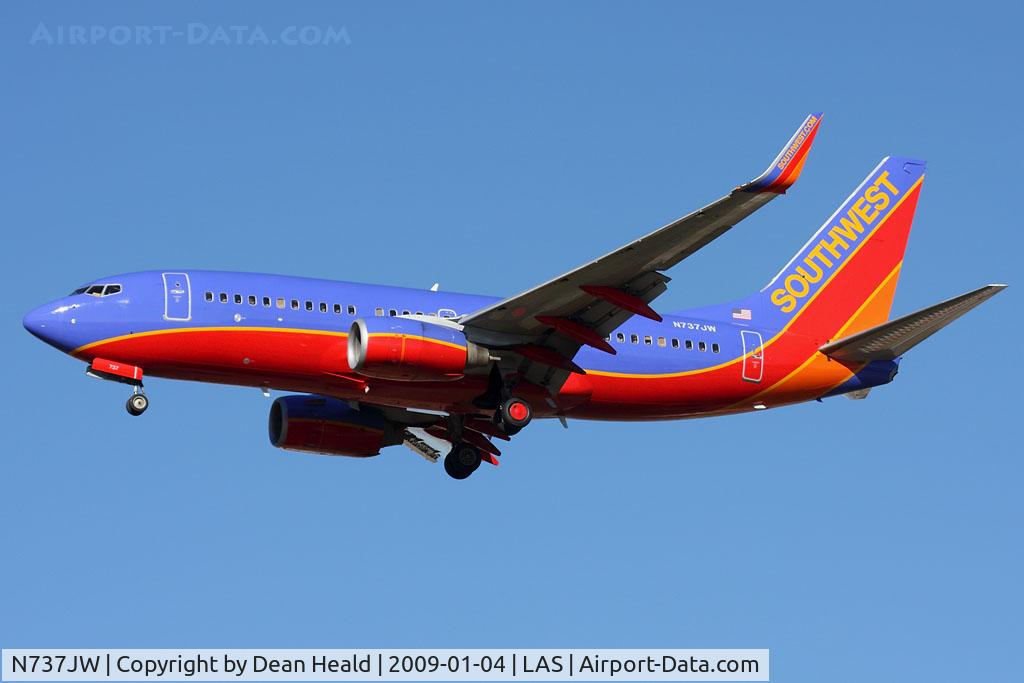 N737JW, 1999 Boeing 737-7H4 C/N 27869, Southwest Airlines N737JW (FLT SWA3183) from Chicago Midway Int'l (KMDW) on short final to RWY 25R.