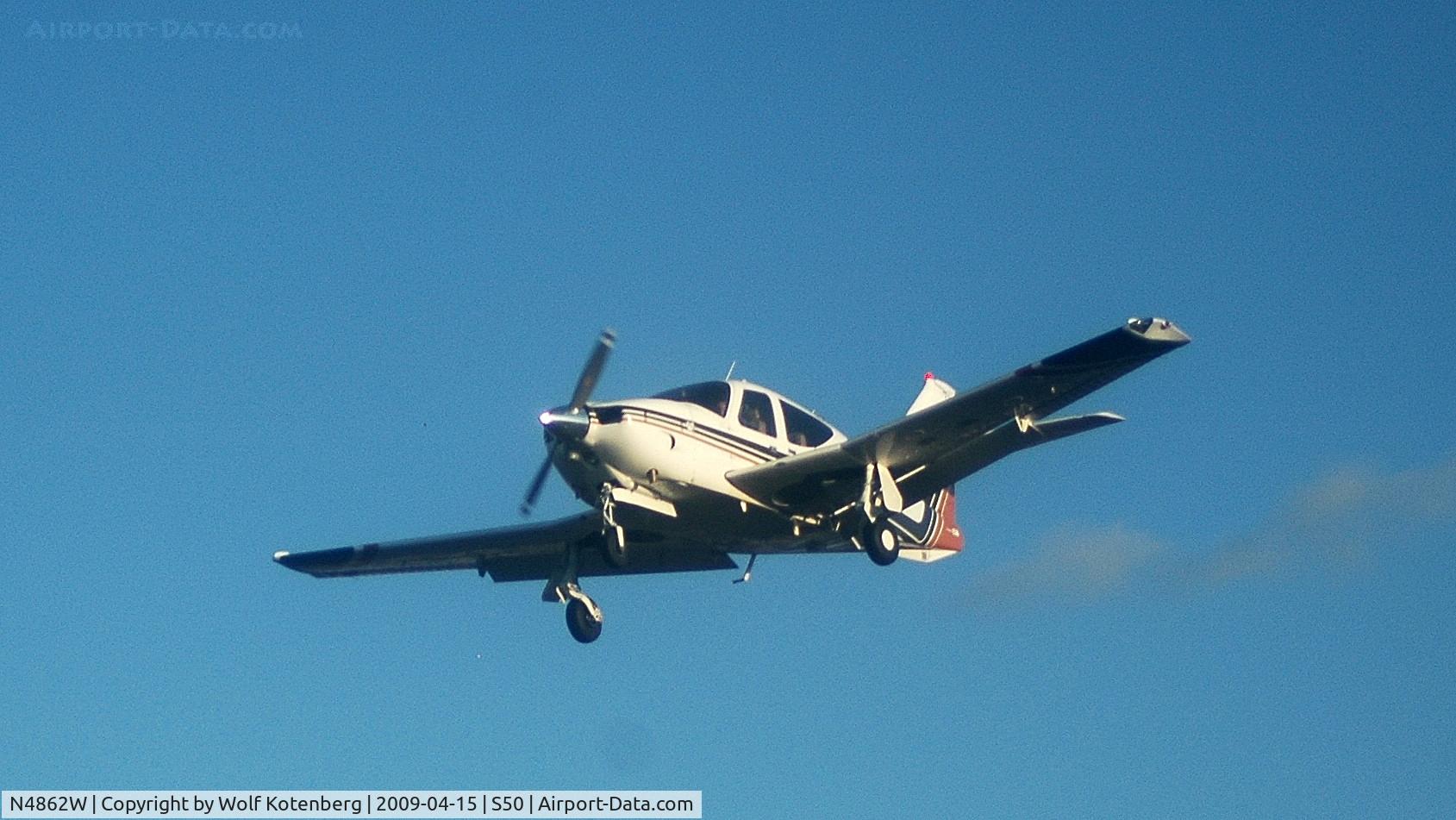N4862W, 1976 Rockwell International 114 Commander C/N 14192, on final