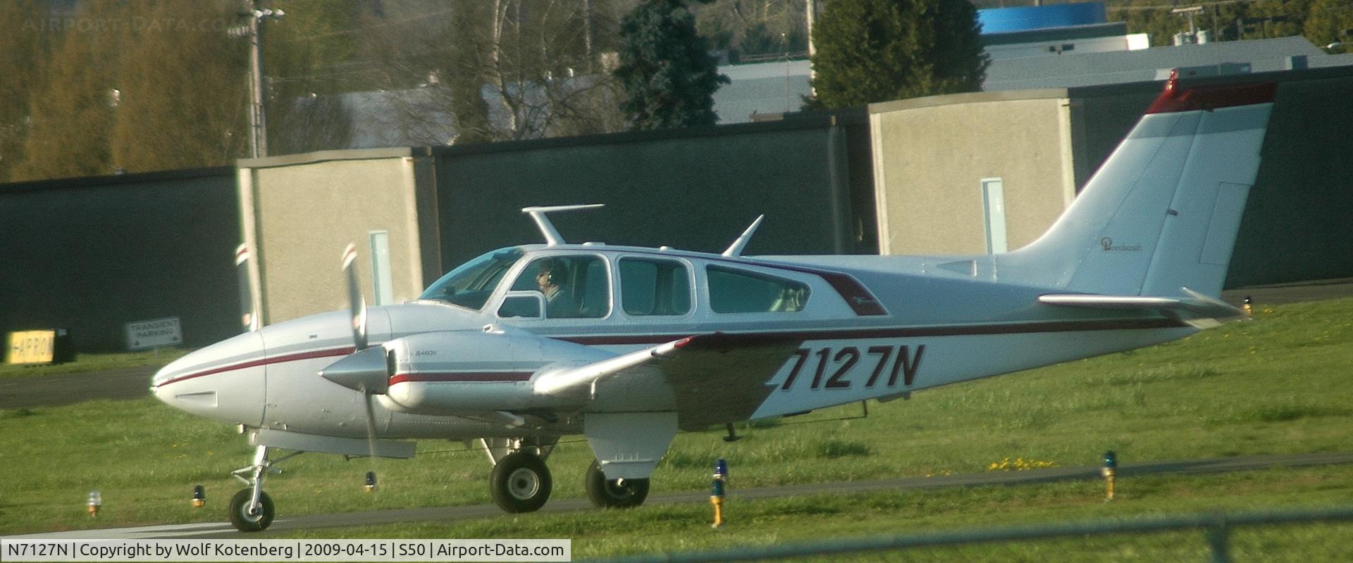 N7127N, 1968 Beech D55 Baron C/N TE-516, rolling to active