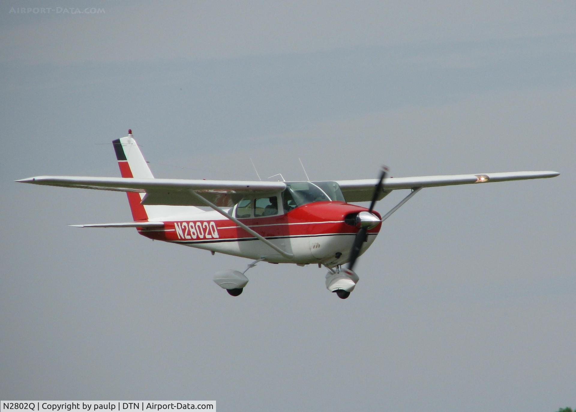 N2802Q, 1962 Cessna 182E Skylane C/N 18254034, Landing on runway 14 at the Shreveport Downtown airport.