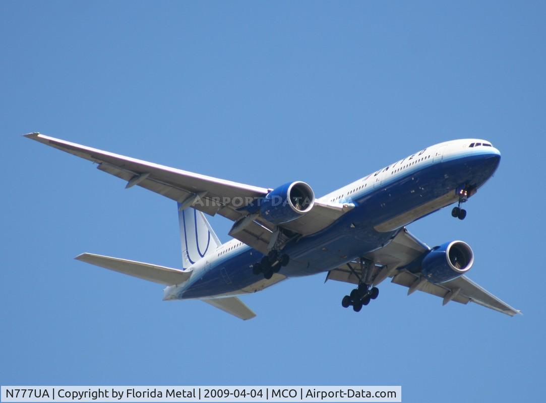 N777UA, 1995 Boeing 777-222 C/N 26916, United 777-200