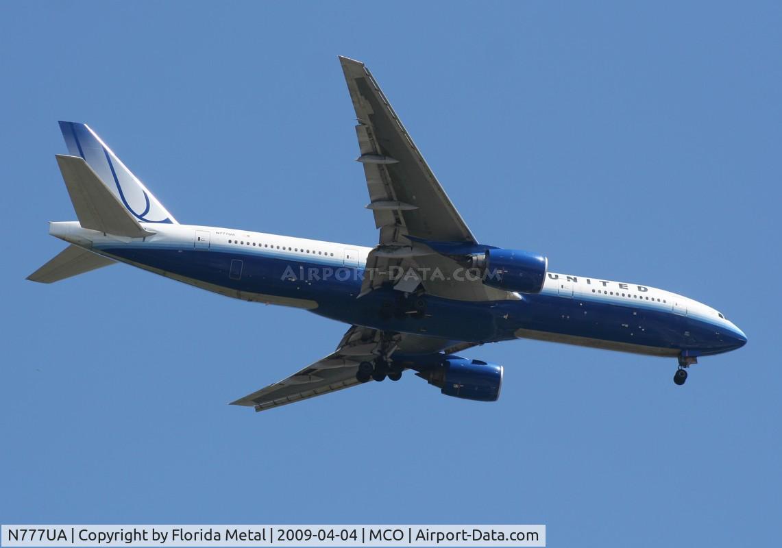 N777UA, 1995 Boeing 777-222 C/N 26916, United 777-200