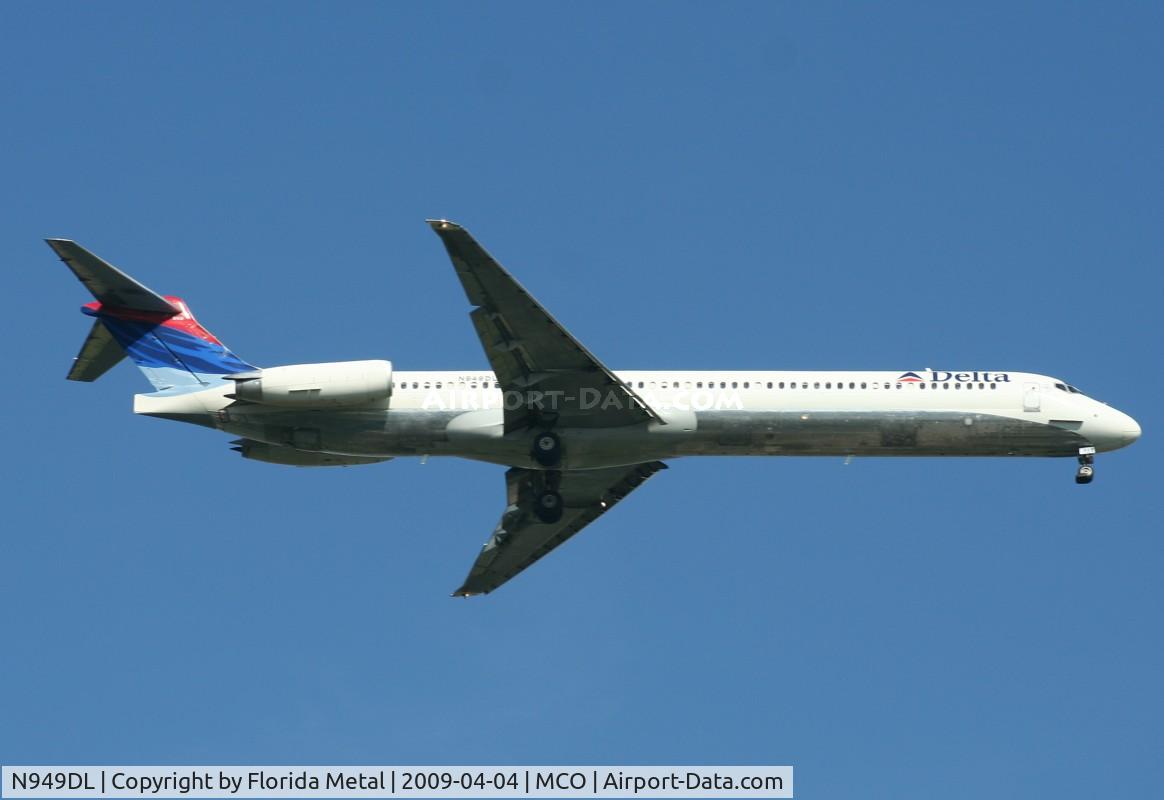 N949DL, 1990 McDonnell Douglas MD-88 C/N 49880, Delta MD-88
