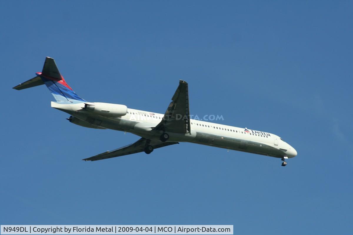 N949DL, 1990 McDonnell Douglas MD-88 C/N 49880, Delta MD-88
