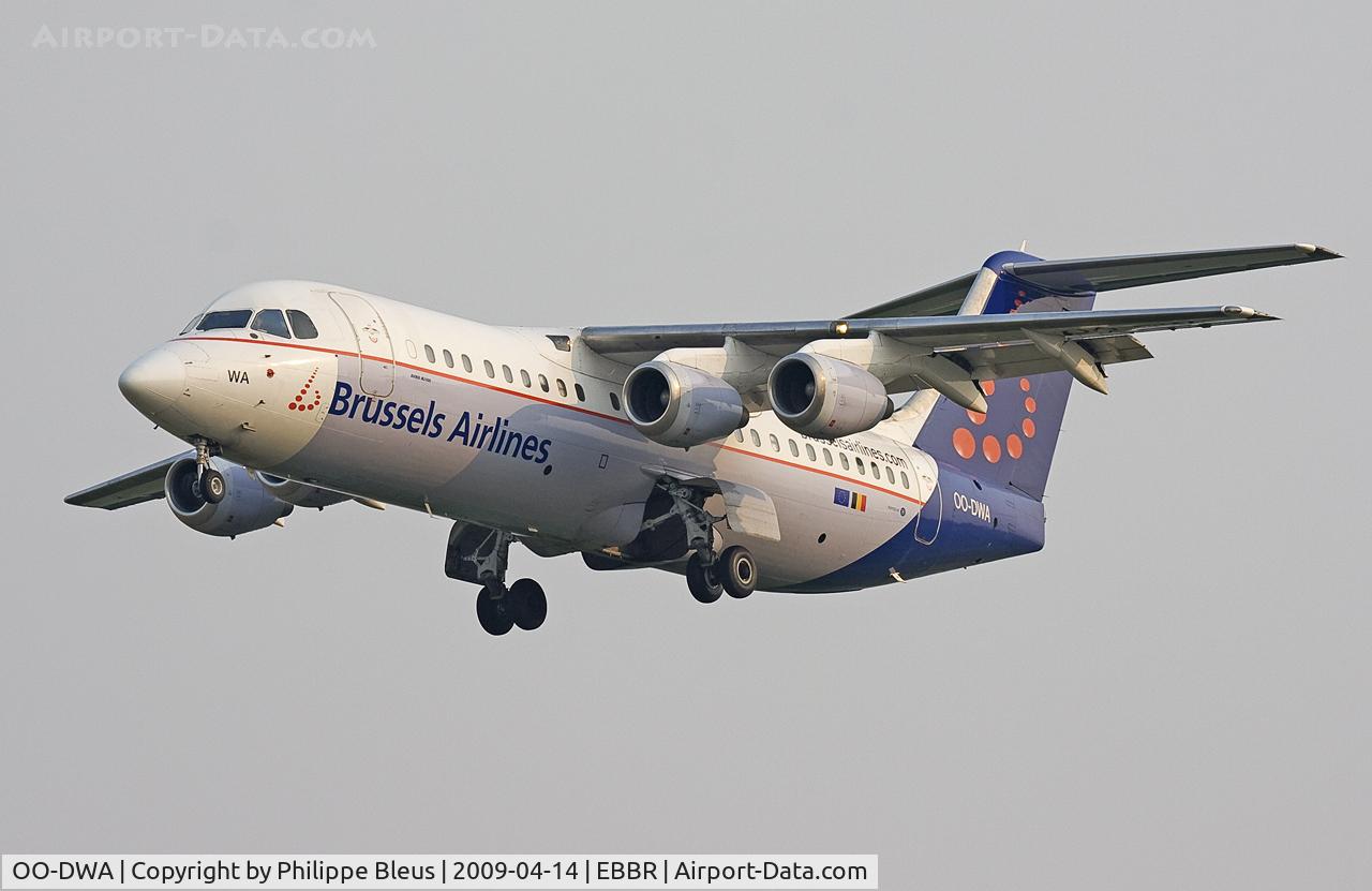 OO-DWA, 1997 British Aerospace Avro 146-RJ100 C/N E3308, A charming lady F/O is flying this local resident - from Marseille, as Flight SN3600 - back home. On short final rwy 02. About to fly over the southern fence of the airport.