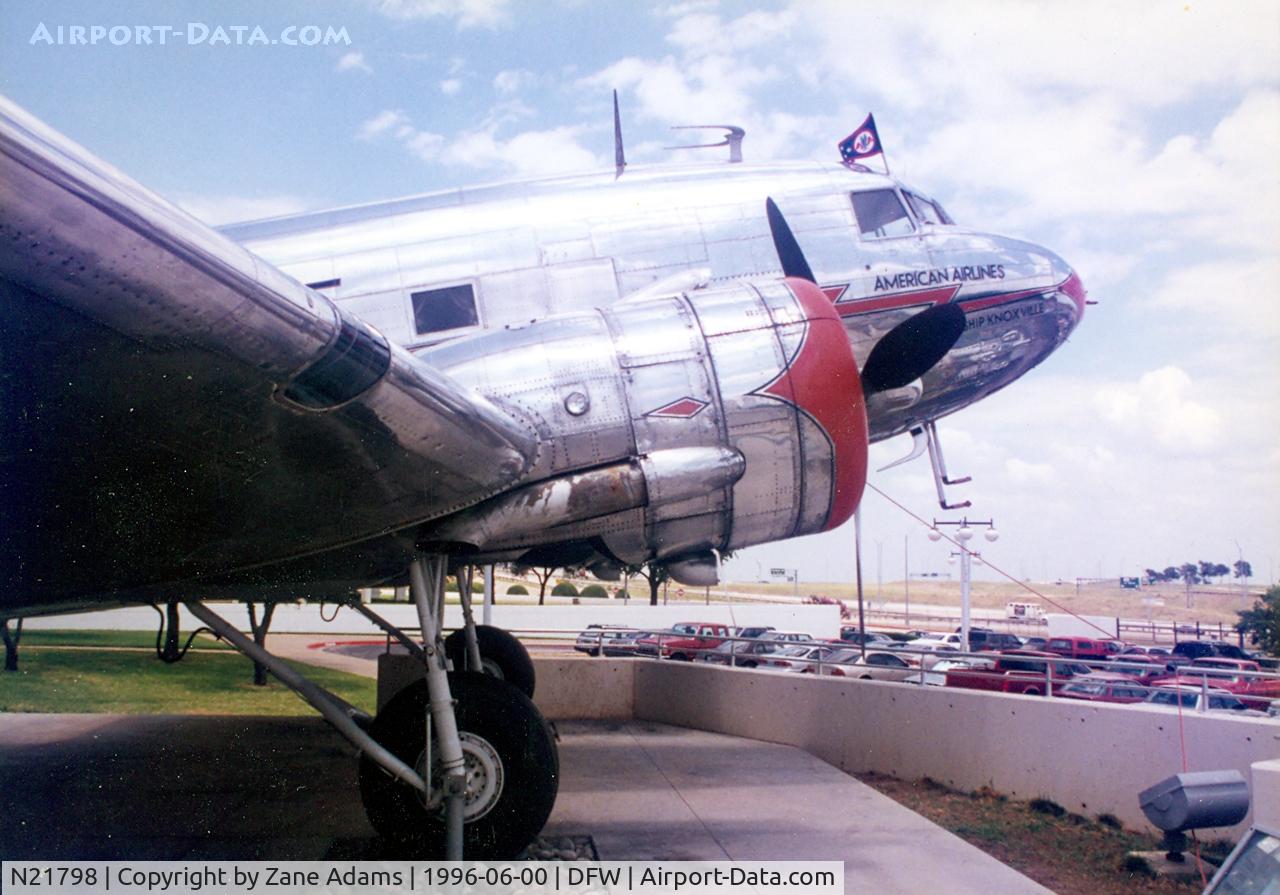 N21798, 1940 Douglas DC-3 C/N 2202, CR Smith (American Airlines) Museum DC-3 display