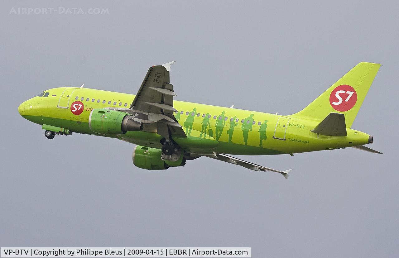 VP-BTV, 1999 Airbus A319-114 C/N 1078, Taking off from rwy 25R by tail wind. Gear moving up.