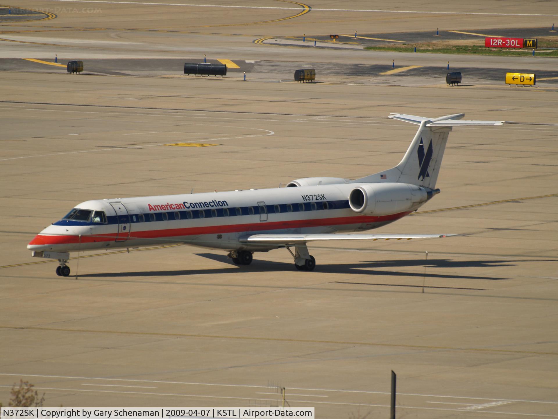 N372SK, 2001 Embraer ERJ-140LR (EMB-135KL) C/N 145538, JUST LANDED AND HEADING TOWARD TERMINAL
