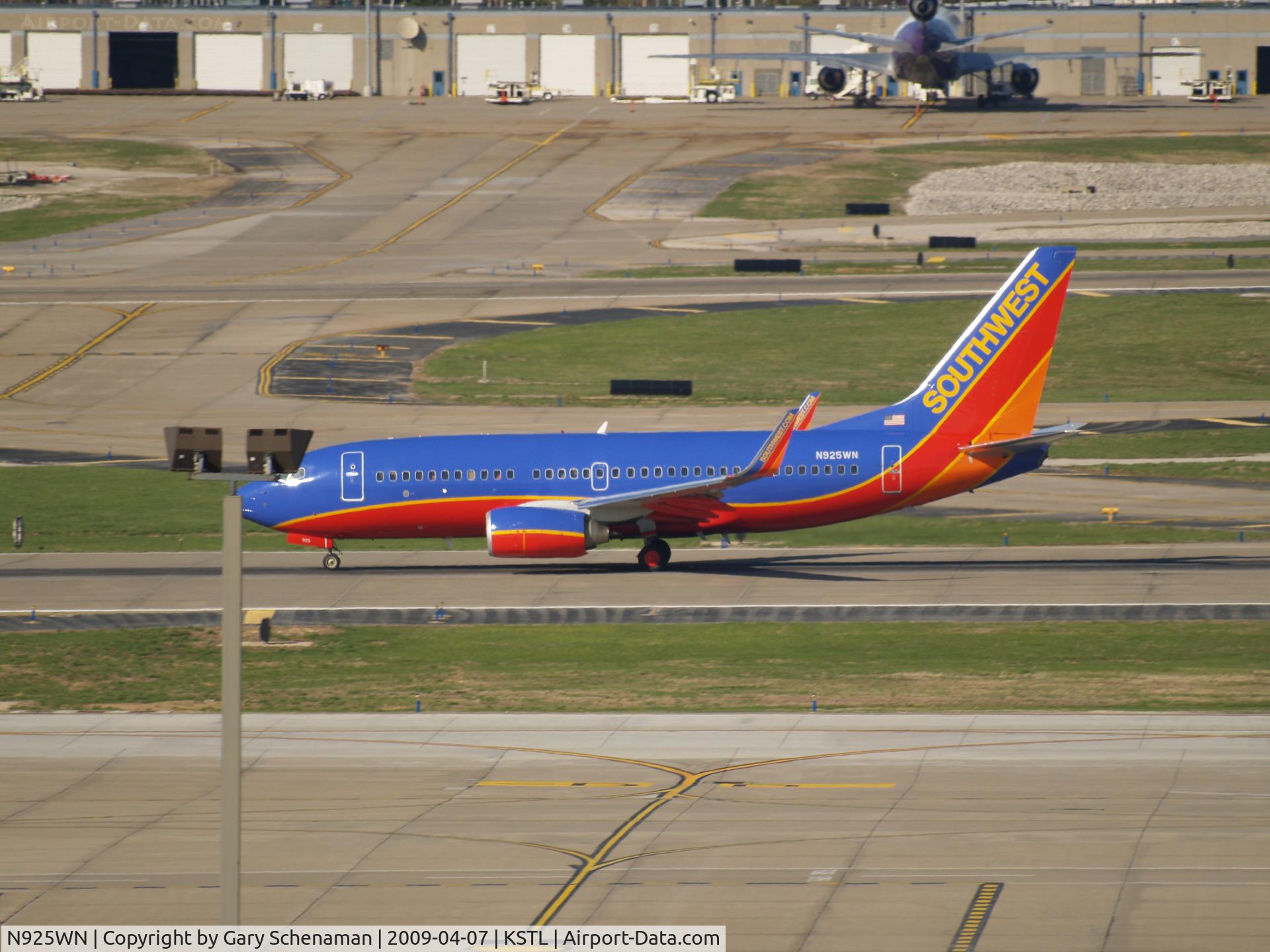 N925WN, 2008 Boeing 737-7H4 C/N 36630, HEADING DOWN RUNWAY