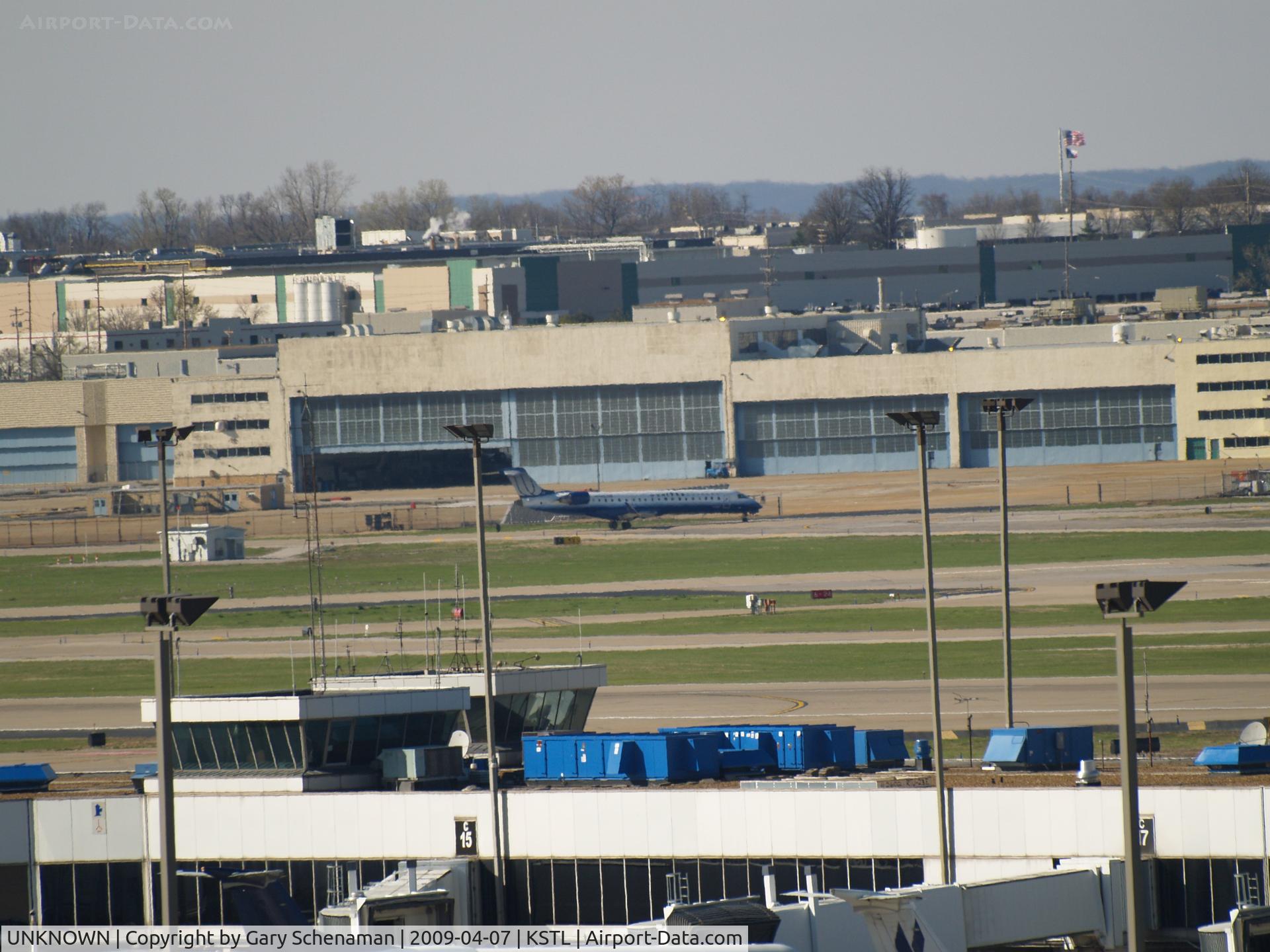 UNKNOWN, , UNKNOWN AT FAR END BEING PUT INTO HANGER
