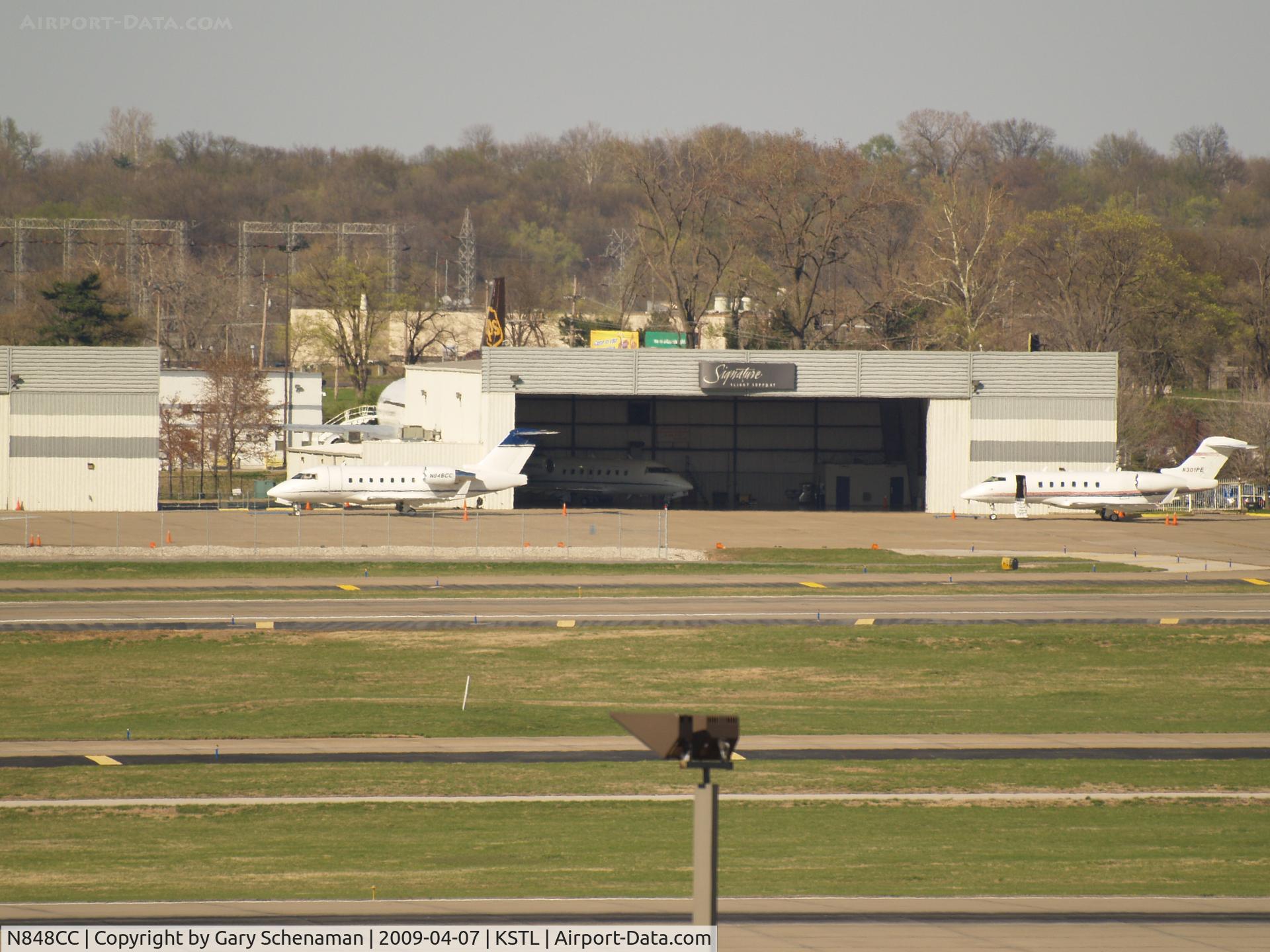 N848CC, 2006 Bombardier Challenger 604 (CL-600-2B16) C/N 5660, AT FAR END OF ST. LOUIS KSTL