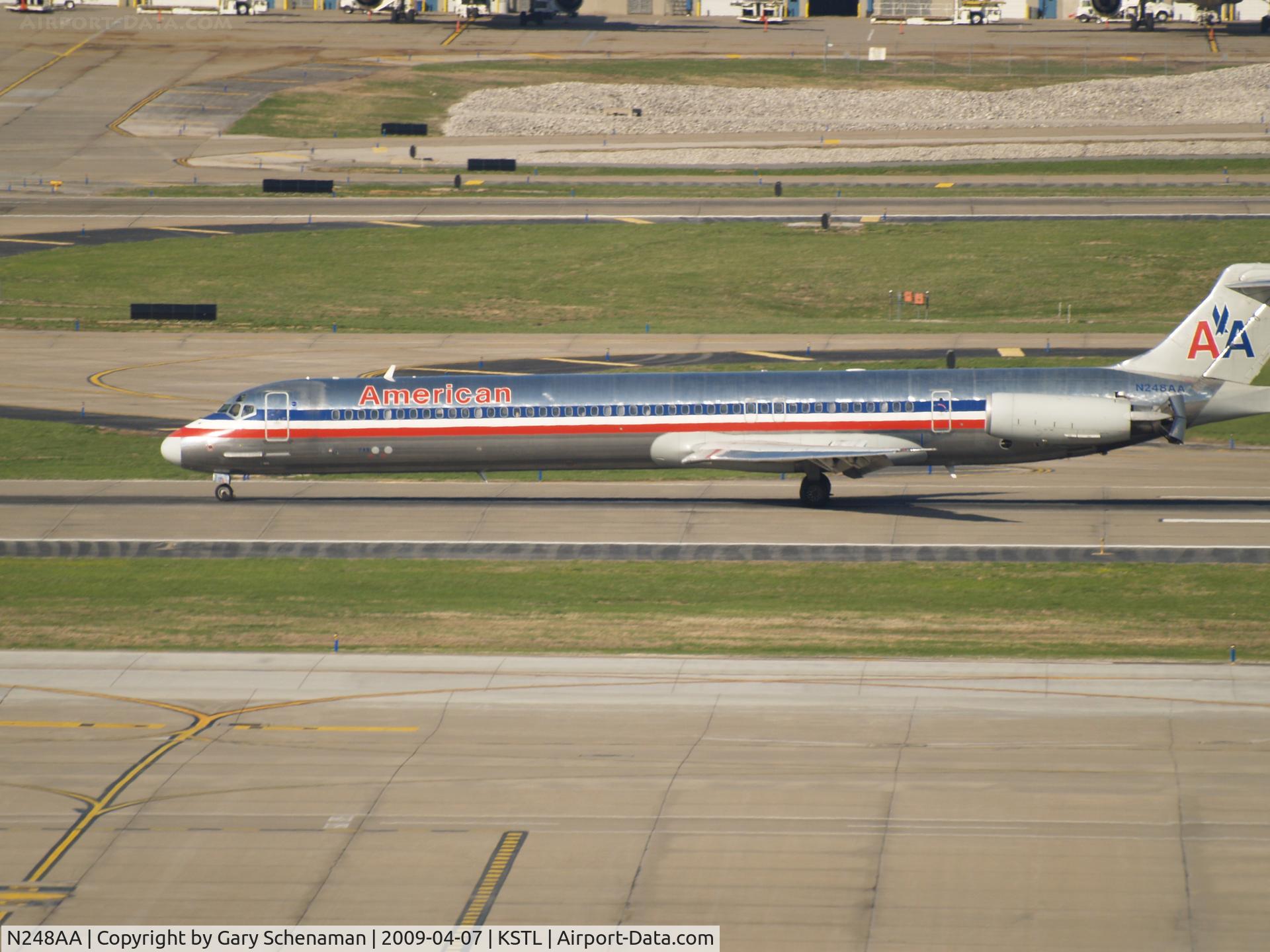 N248AA, 1984 McDonnell Douglas MD-82 (DC-9-82) C/N 49259, JUST LANDED