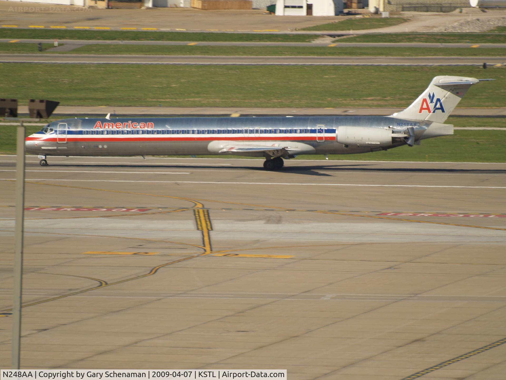 N248AA, 1984 McDonnell Douglas MD-82 (DC-9-82) C/N 49259, JUST LANDED