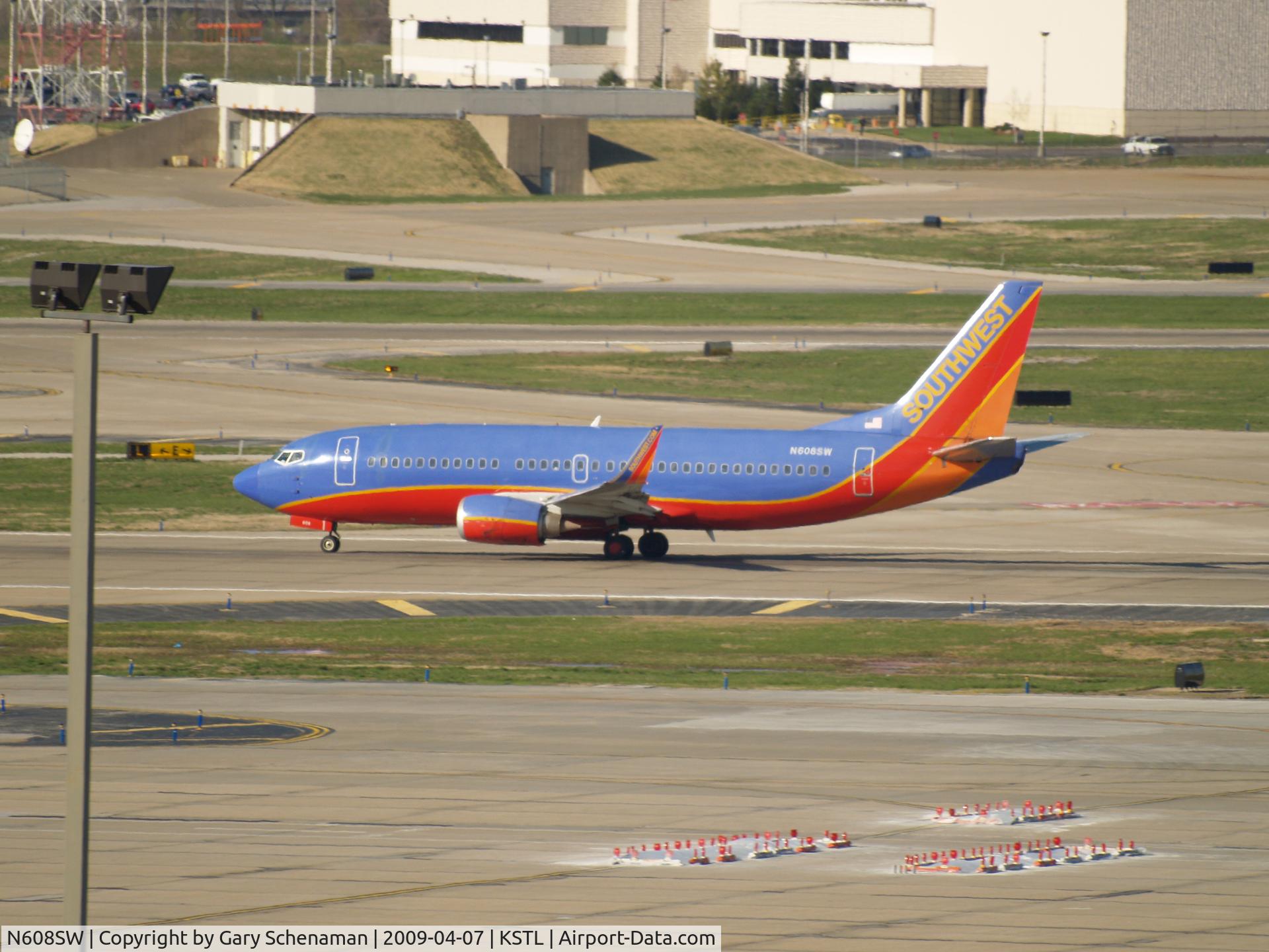 N608SW, 1995 Boeing 737-3H4 C/N 27928, JUST LANDED