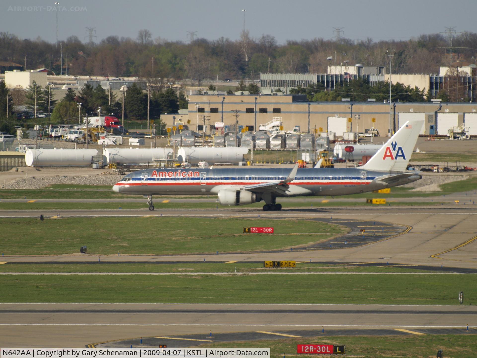 N642AA, 1991 Boeing 757-223 C/N 24600, JUST LANDED