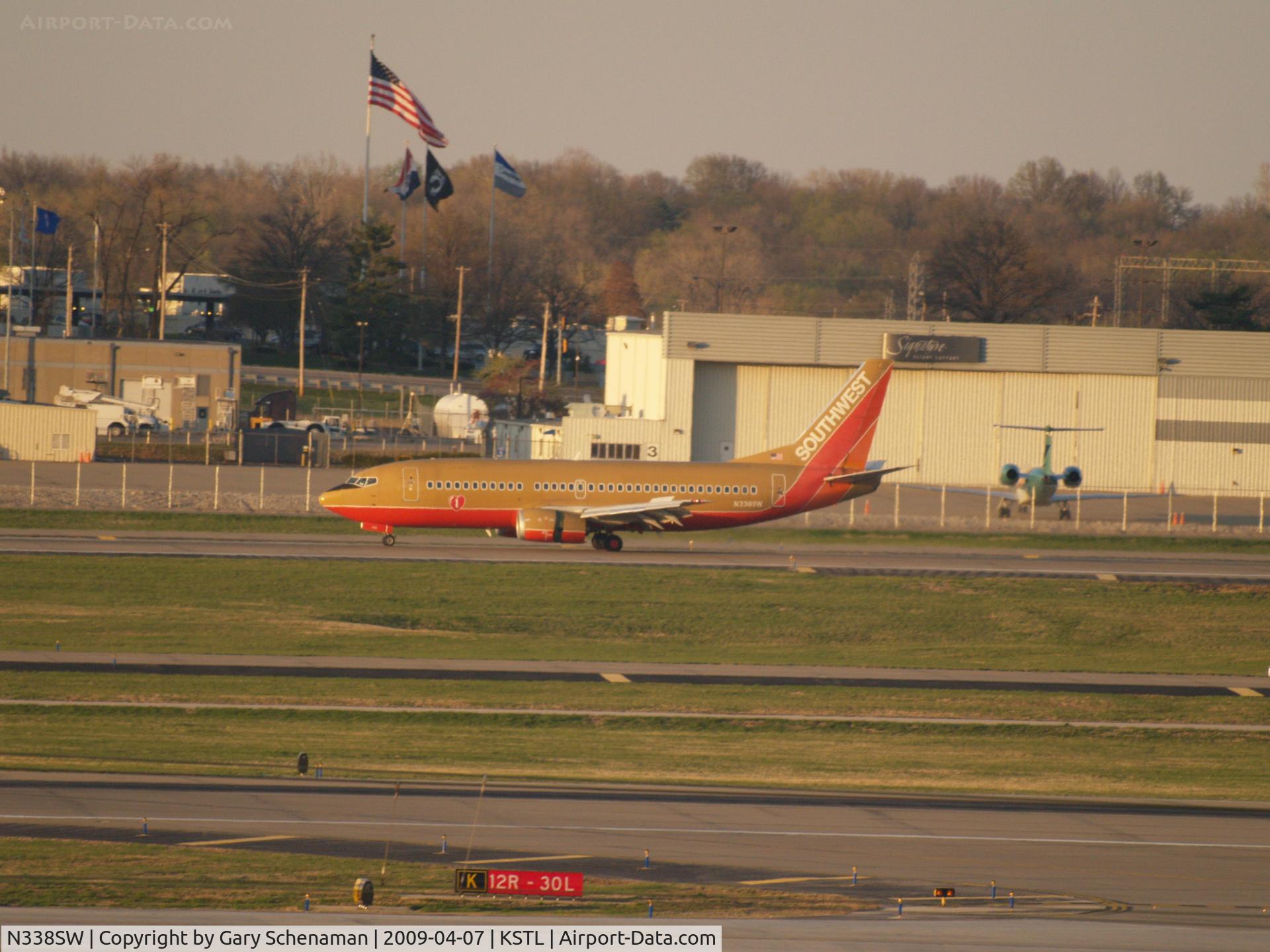N338SW, 1988 Boeing 737-3H4 C/N 23960, JUST LANDED