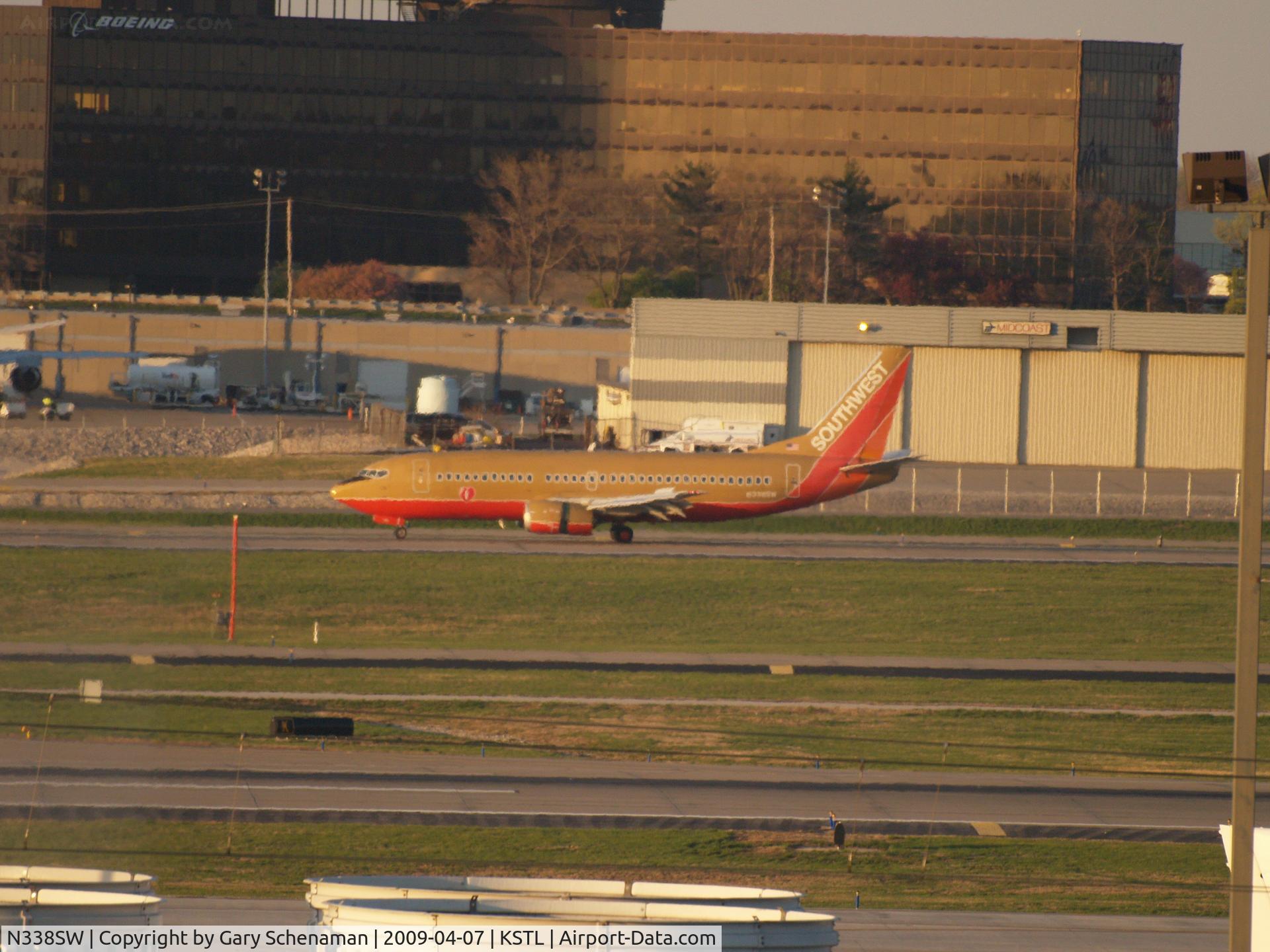 N338SW, 1988 Boeing 737-3H4 C/N 23960, JUST LANDED