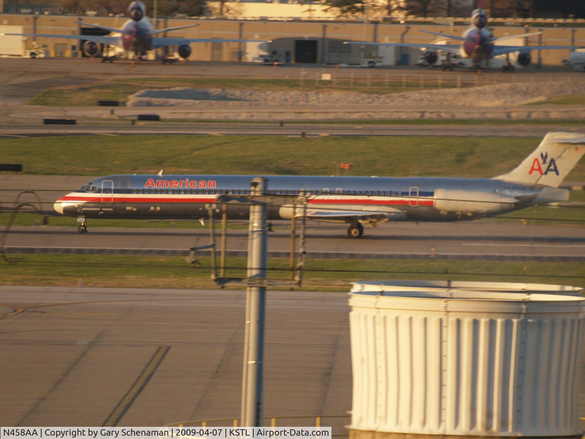 N458AA, 1988 McDonnell Douglas MD-82 (DC-9-82) C/N 49563, LANDING
