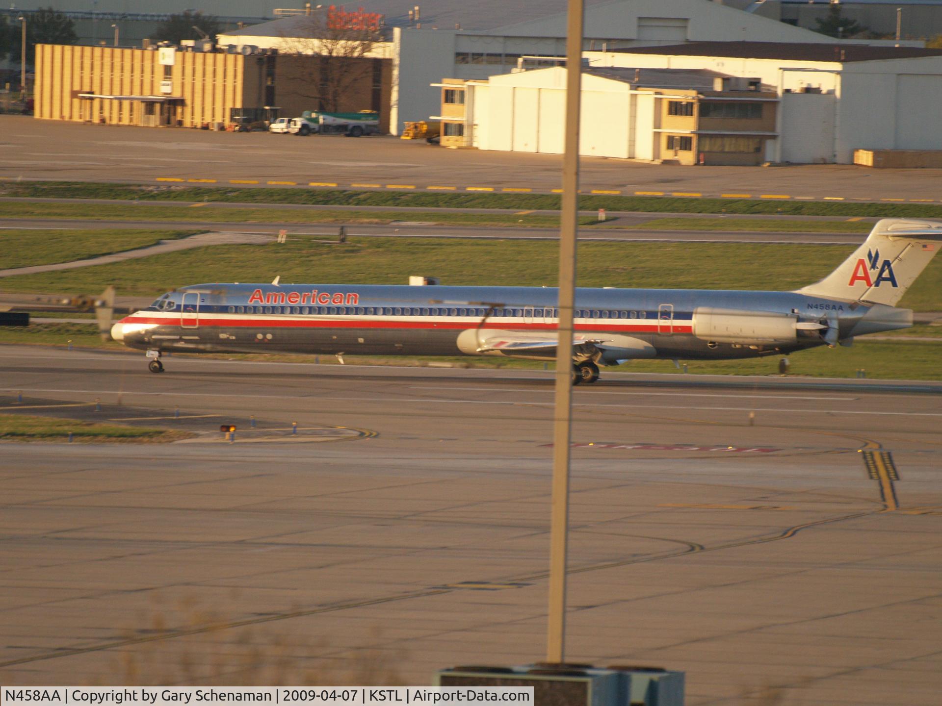N458AA, 1988 McDonnell Douglas MD-82 (DC-9-82) C/N 49563, LANDED AT ST. LOUIS