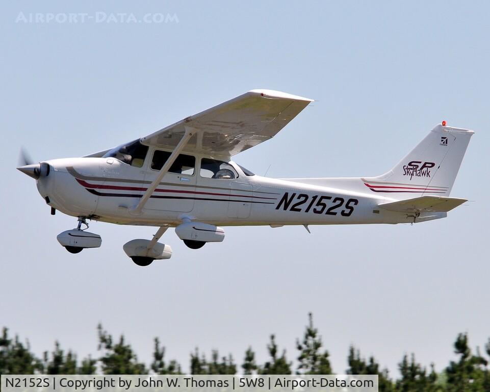 N2152S, 2003 Cessna 172S C/N 172S9444, Departing runway 4