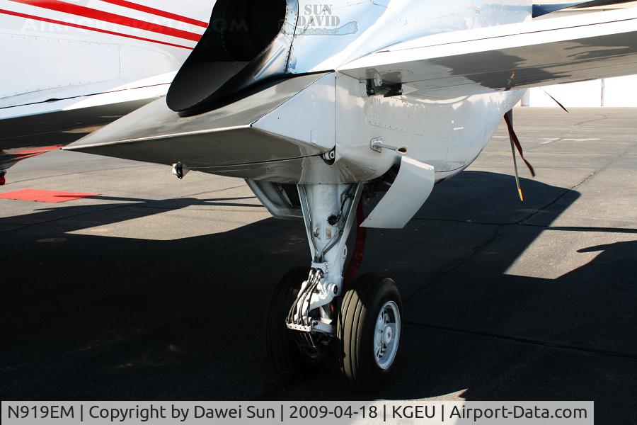 N919EM, 1989 Embraer EMB-120ER Brasilia C/N 120160, landing gear of brasilia