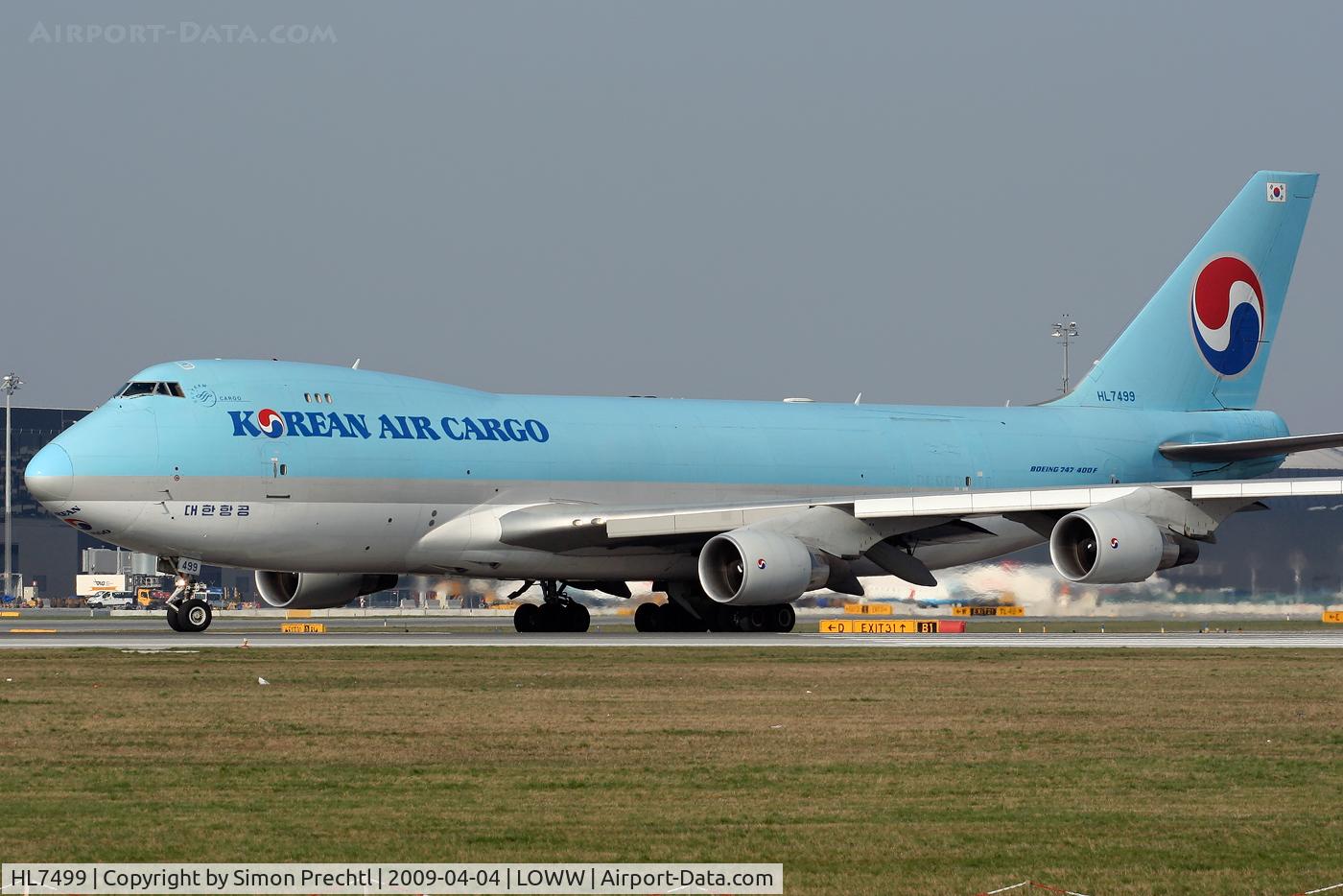 HL7499, 2004 Boeing 747-4B5F/SCD C/N 33517, HL7499 @ Vienna Airport