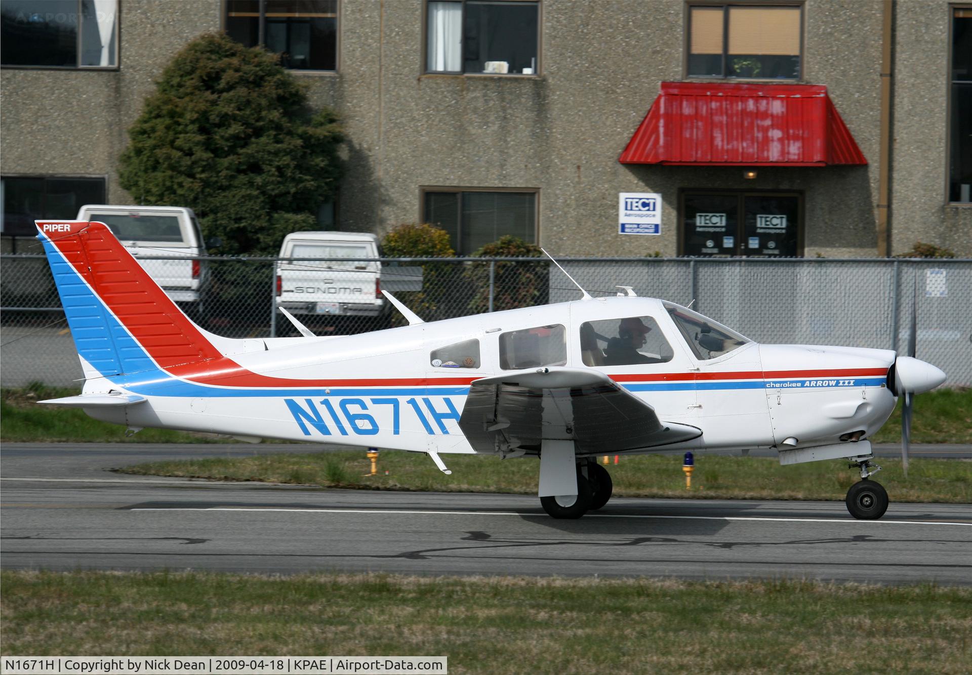 N1671H, Piper PA-28R-201 Cherokee Arrow III C/N 28R-7737008, KPAE