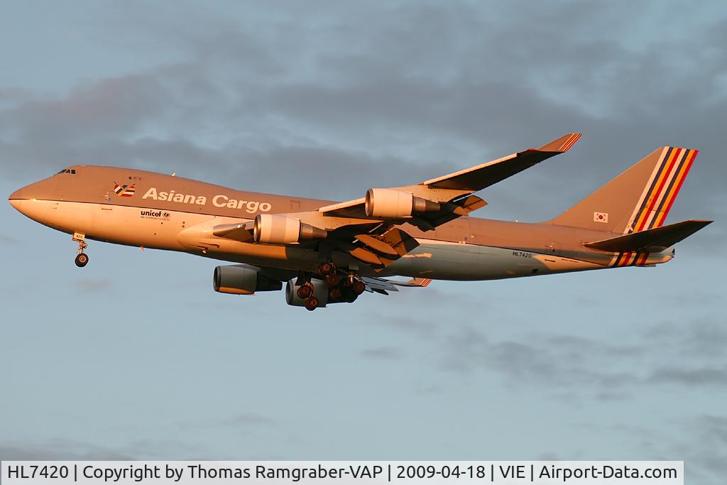 HL7420, 1995 Boeing 747-48EF (SCD) C/N 25783, Asiana Airlines Boeing 747-400
