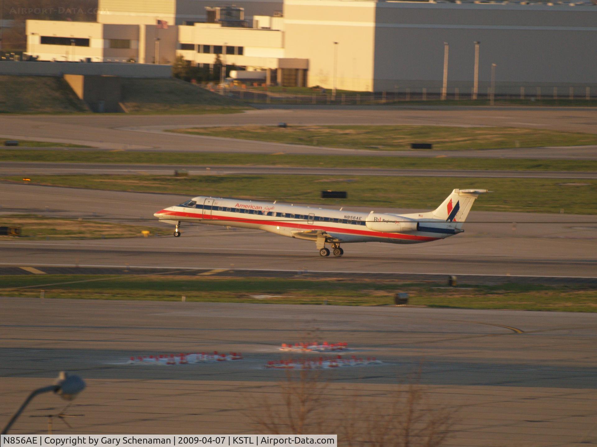 N856AE, 2003 Embraer ERJ-140LR (EMB-135KL) C/N 145748, TAKE OFF ROLL