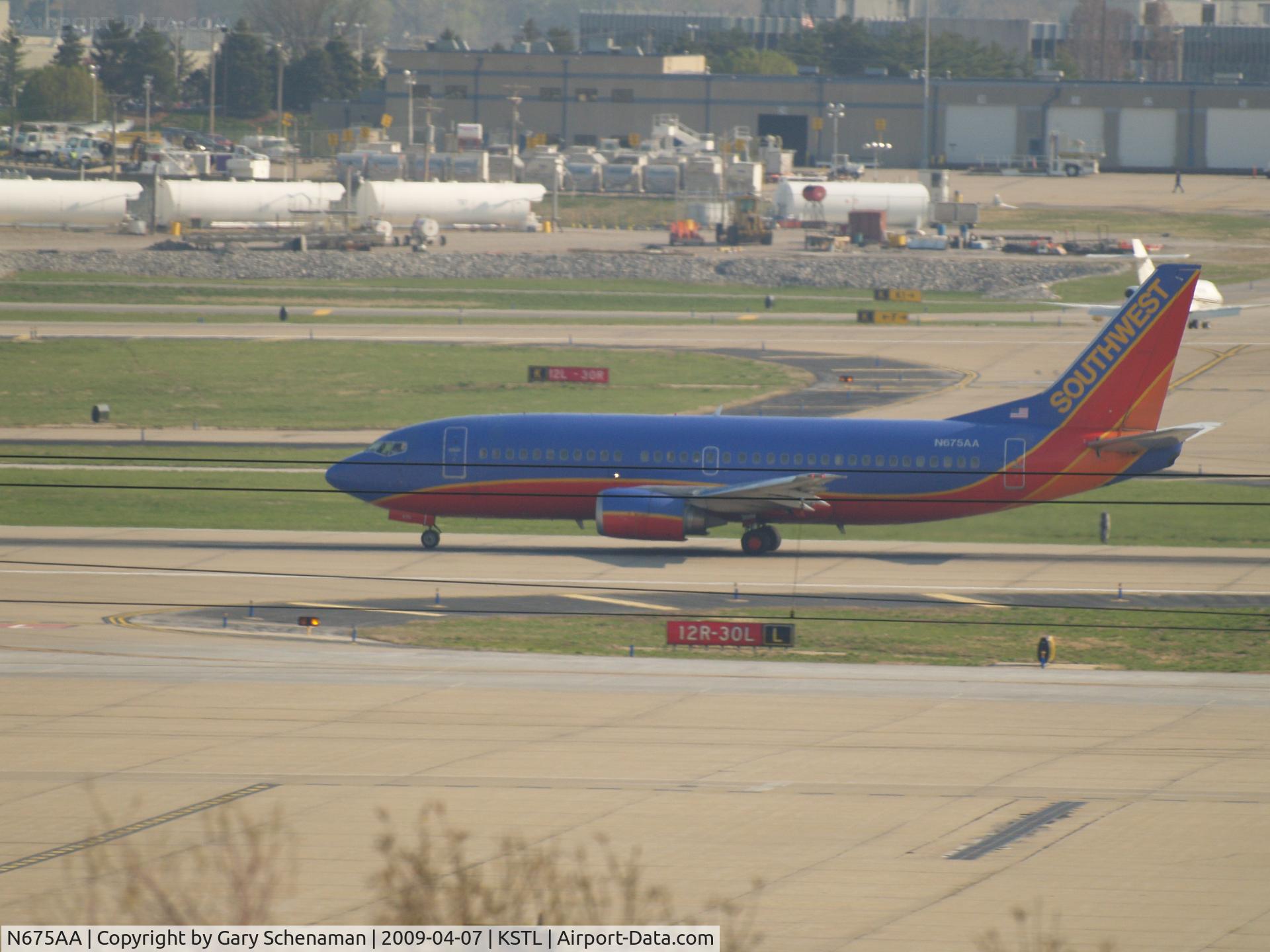 N675AA, 1985 Boeing 737-3A4 C/N 23253, JUST LANDED