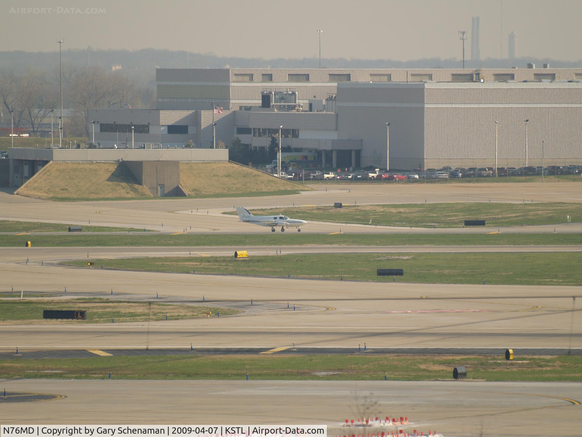 N76MD, 1977 Cessna 402B C/N 402B1055, TWIN AT FAREND OF ST. LOUIS