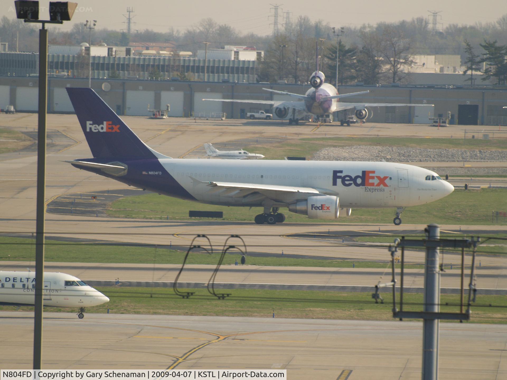 N804FD, 1990 Airbus A310-324 C/N 549, HEADING TOWARD RUNWAY