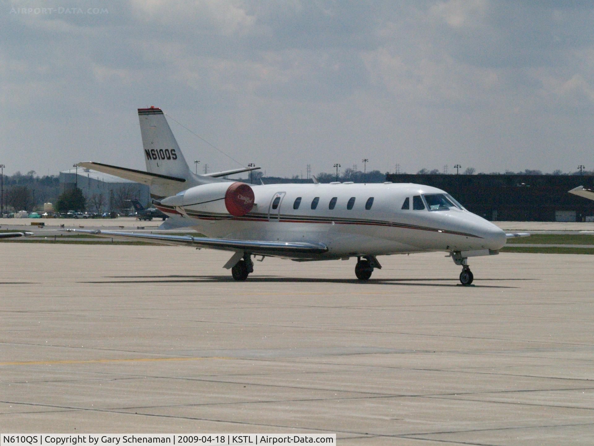 N610QS, 2001 Cessna 560XL Citation Excel C/N 560-5210, ON TARMAC