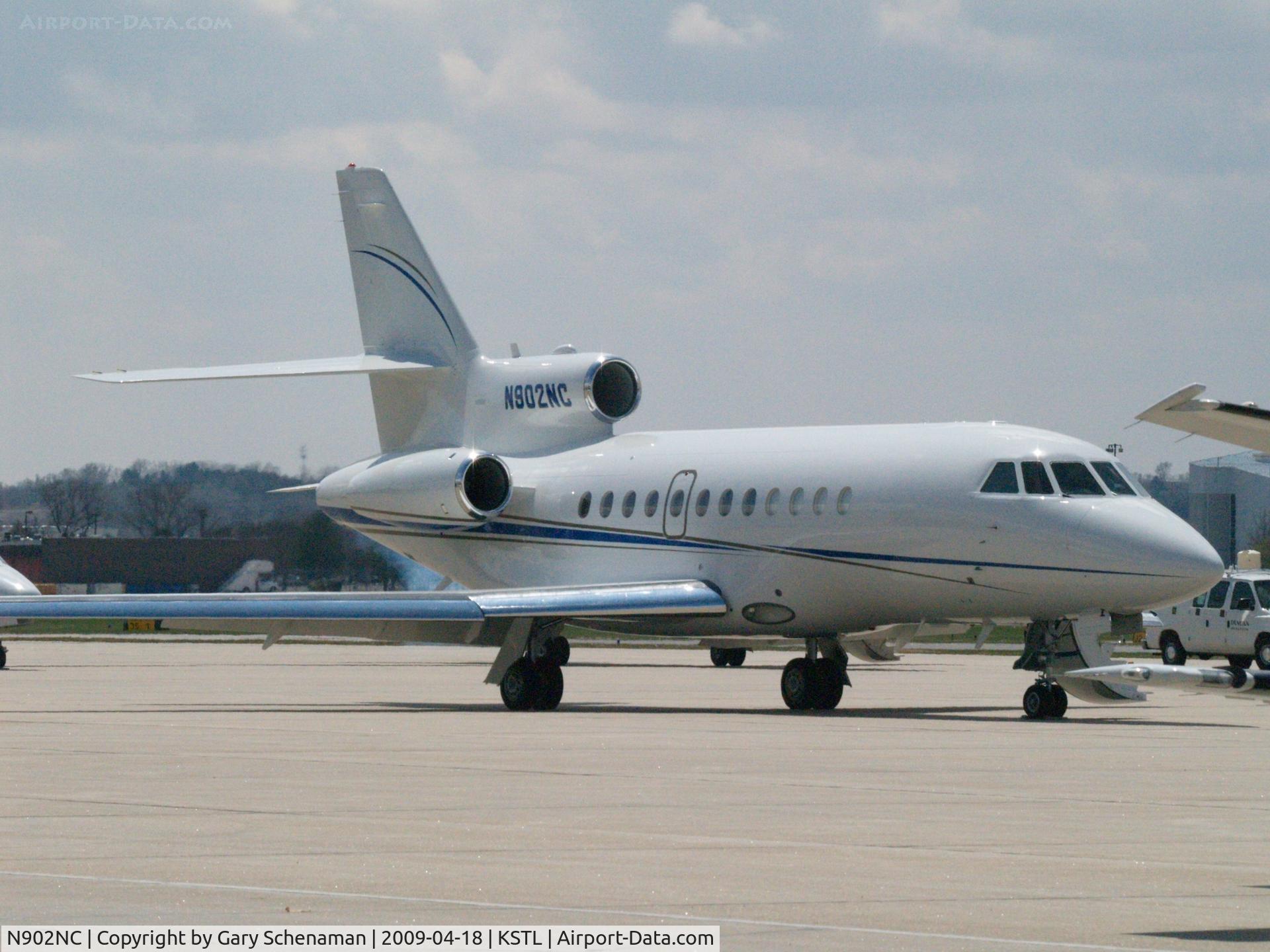 N902NC, 1994 Dassault Falcon 900B C/N 97, ON TARMAC