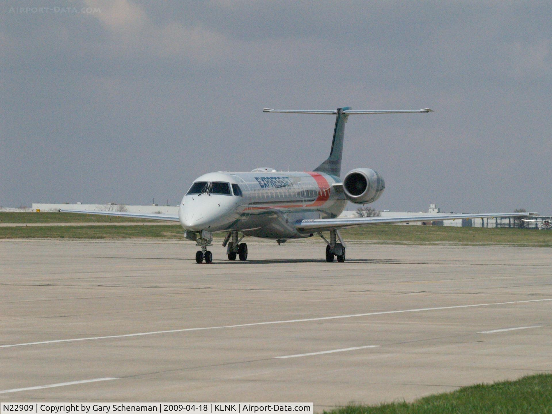 N22909, 2001 Embraer ERJ-145LR (EMB-145LR) C/N 145459, IN FOR THE NCAA GYMNASTIC MEET