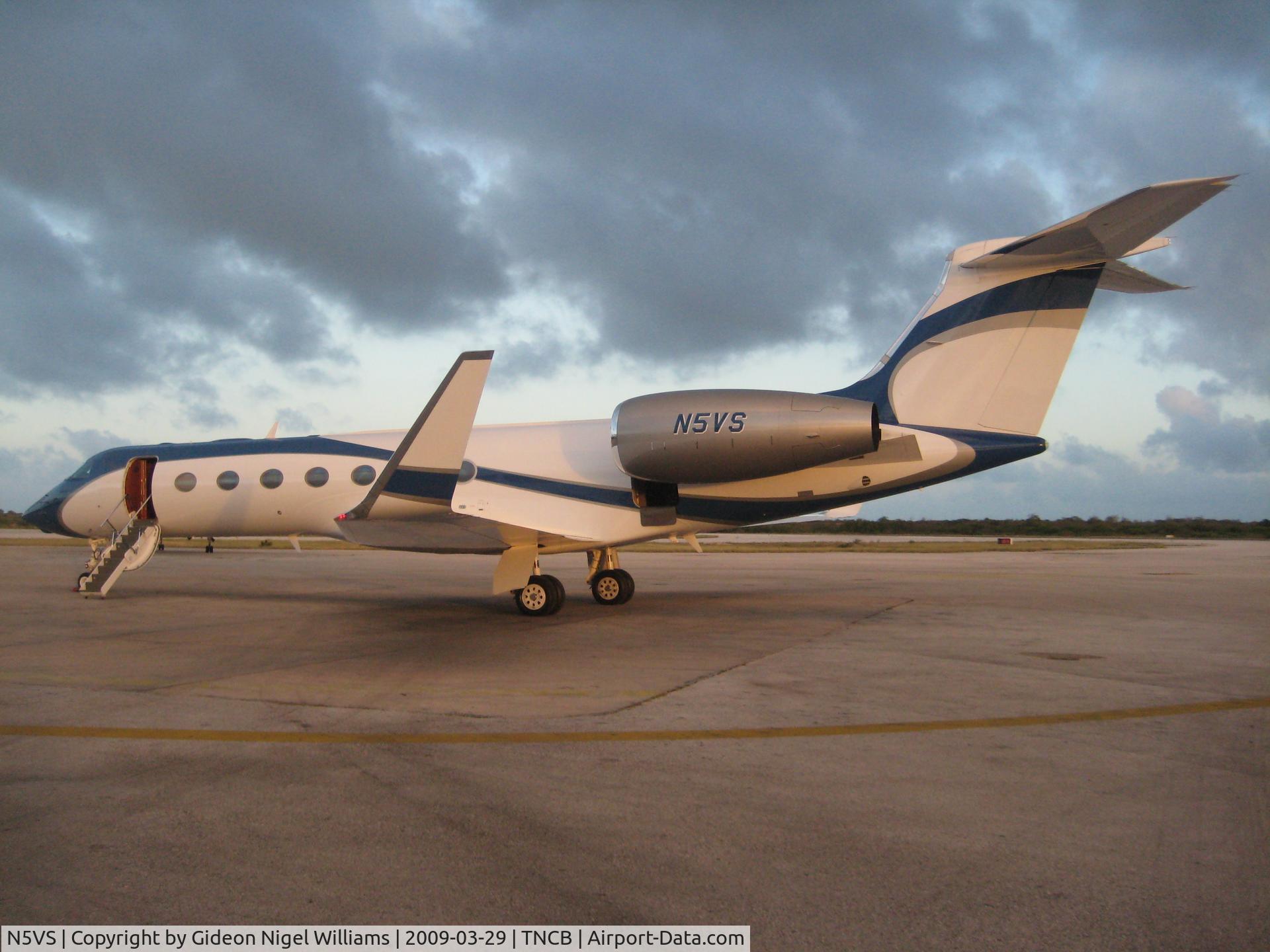 N5VS, 2005 Gulfstream Aerospace GV-SP (G550) C/N 5088, Another jet during one of the busiest seasons in Bonaire's aviation history.